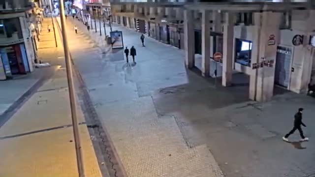 Amiens , Place Gambetta Square Live Cam - Amiens, Somme, Hauts-de-France, France