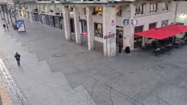 Amiens , Place Gambetta Square Live Cam - Amiens, Somme, Hauts-de-France, France