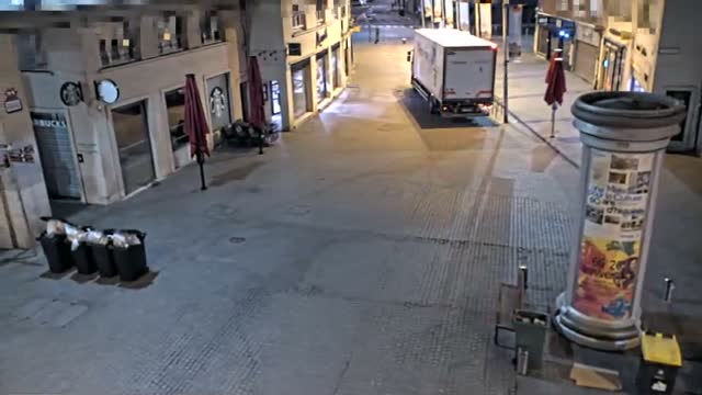 Amiens , Place Gambetta Square Live Cam - Amiens, Somme, Hauts-de-France, France