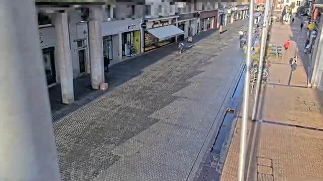 Amiens , Place Gambetta Square Live Cam - Amiens, Somme, Hauts-de-France, France