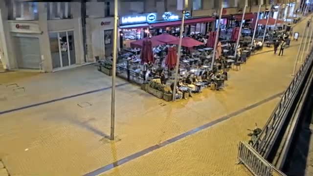 Amiens , Place Gambetta Square Live Cam - Amiens, Somme, Hauts-de-France, France