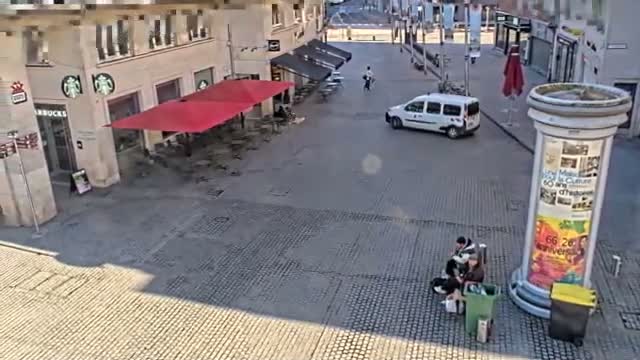 Amiens , Place Gambetta Square Live Cam - Amiens, Somme, Hauts-de-France, France