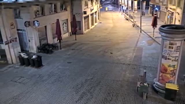 Amiens , Place Gambetta Square Live Cam - Amiens, Somme, Hauts-de-France, France