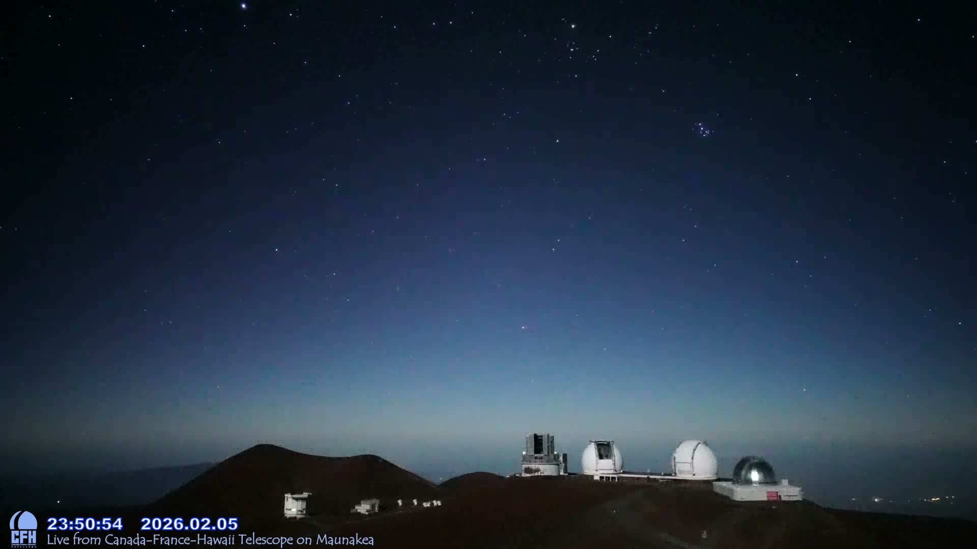 Hawaii , Mauna Kea Volcano & Observatories Center  towards West Live Cam - Mauna Kea Access Road, Hilo, Big Island, Hawaii, USA