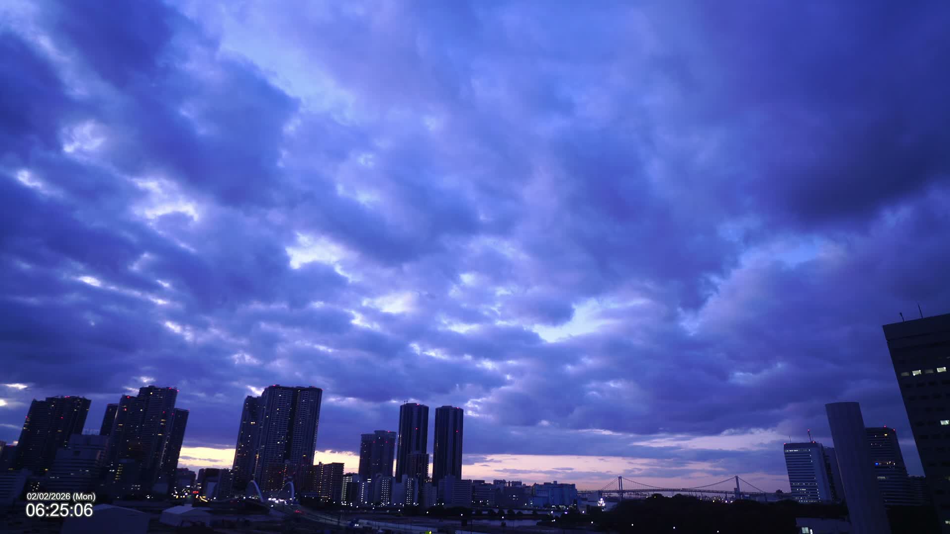 Tokyo, Kachidoki Towers View from Tsukiji ( 東京、築地からの勝どきタワーズビュー ) Live Cam - Tsukiji, Chuo Ku, Tokyo, Kantō, Honshu, Japan