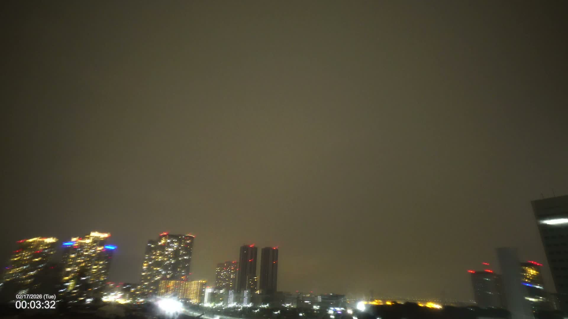 Tokyo, Kachidoki Towers View from Tsukiji ( 東京、築地からの勝どきタワーズビュー ) Live Cam - Tsukiji, Chuo Ku, Tokyo, Kantō, Honshu, Japan