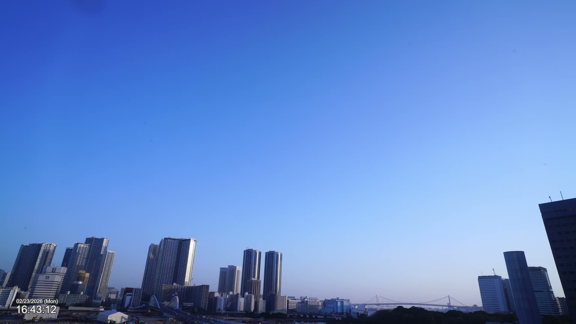 Tokyo, Kachidoki Towers View from Tsukiji ( 東京、築地からの勝どきタワーズビュー ) Live Cam - Tsukiji, Chuo Ku, Tokyo, Kantō, Honshu, Japan