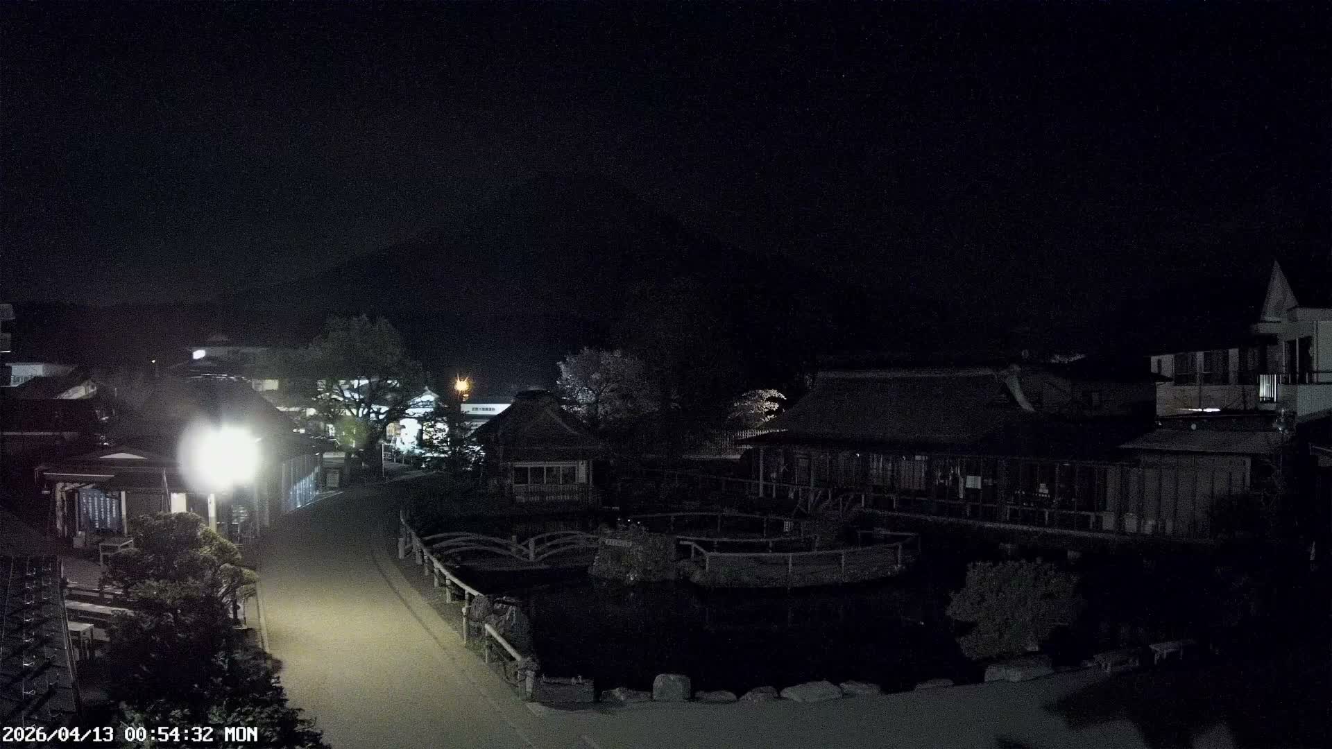 Oshino , Shibokusa Village, Oshino Hakkai & Mount Fuji View ( 忍野、志木草村、忍野八海、富士山の眺め) Live Cam - Shibokusa, Oshino, Minamitsuru, Yamanashi, Tokai, Chubu, Japan