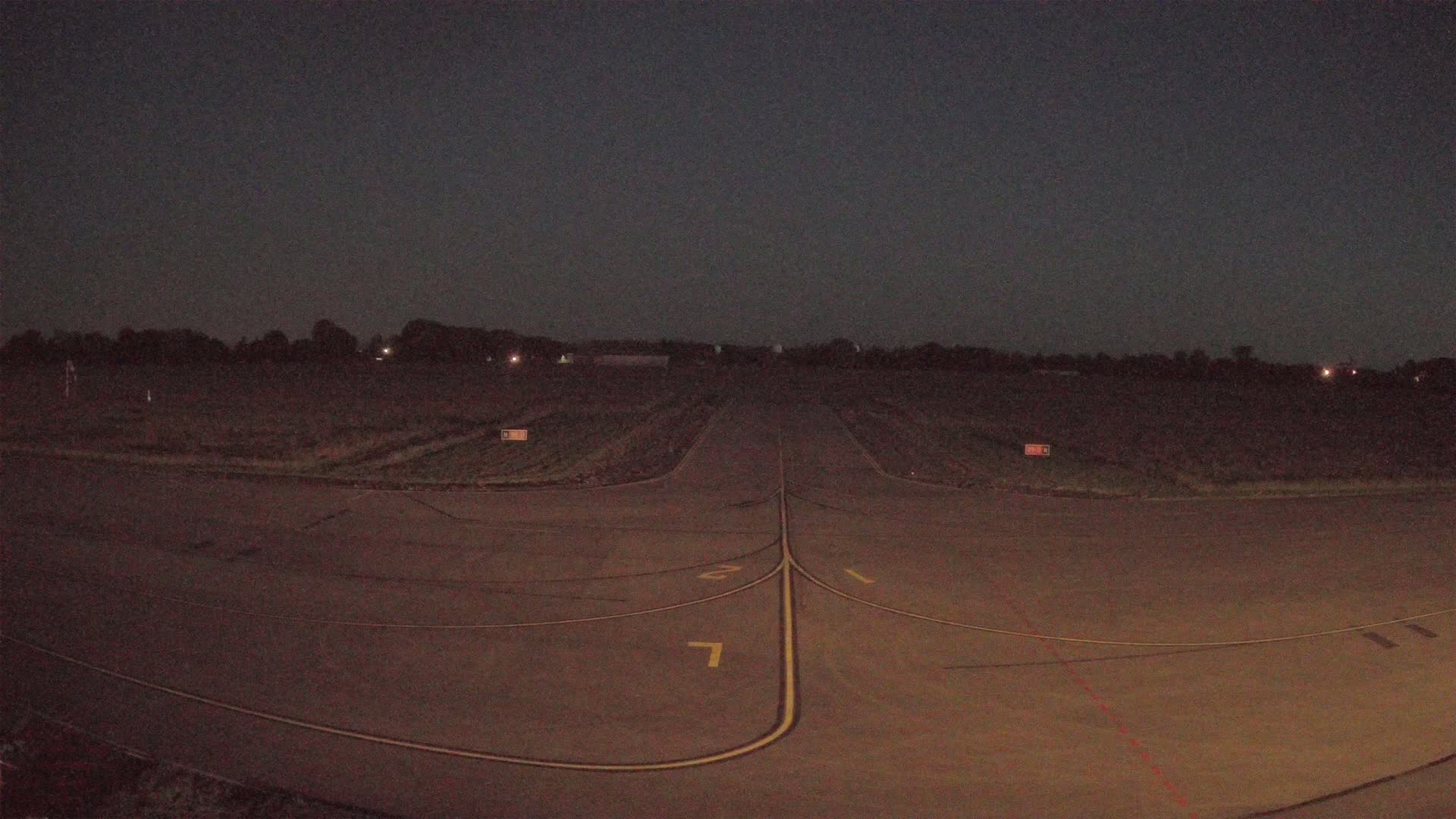 Lannion Cote de Granit  Airport Live Cam  LAI  - Lannion, Cotes-d'Armor, Bretagne, France