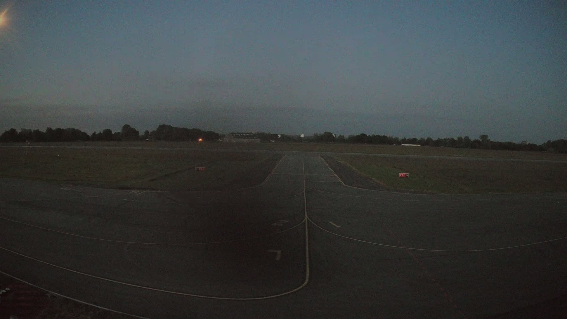 Lannion Cote de Granit  Airport Live Cam  LAI  - Lannion, Cotes-d'Armor, Bretagne, France