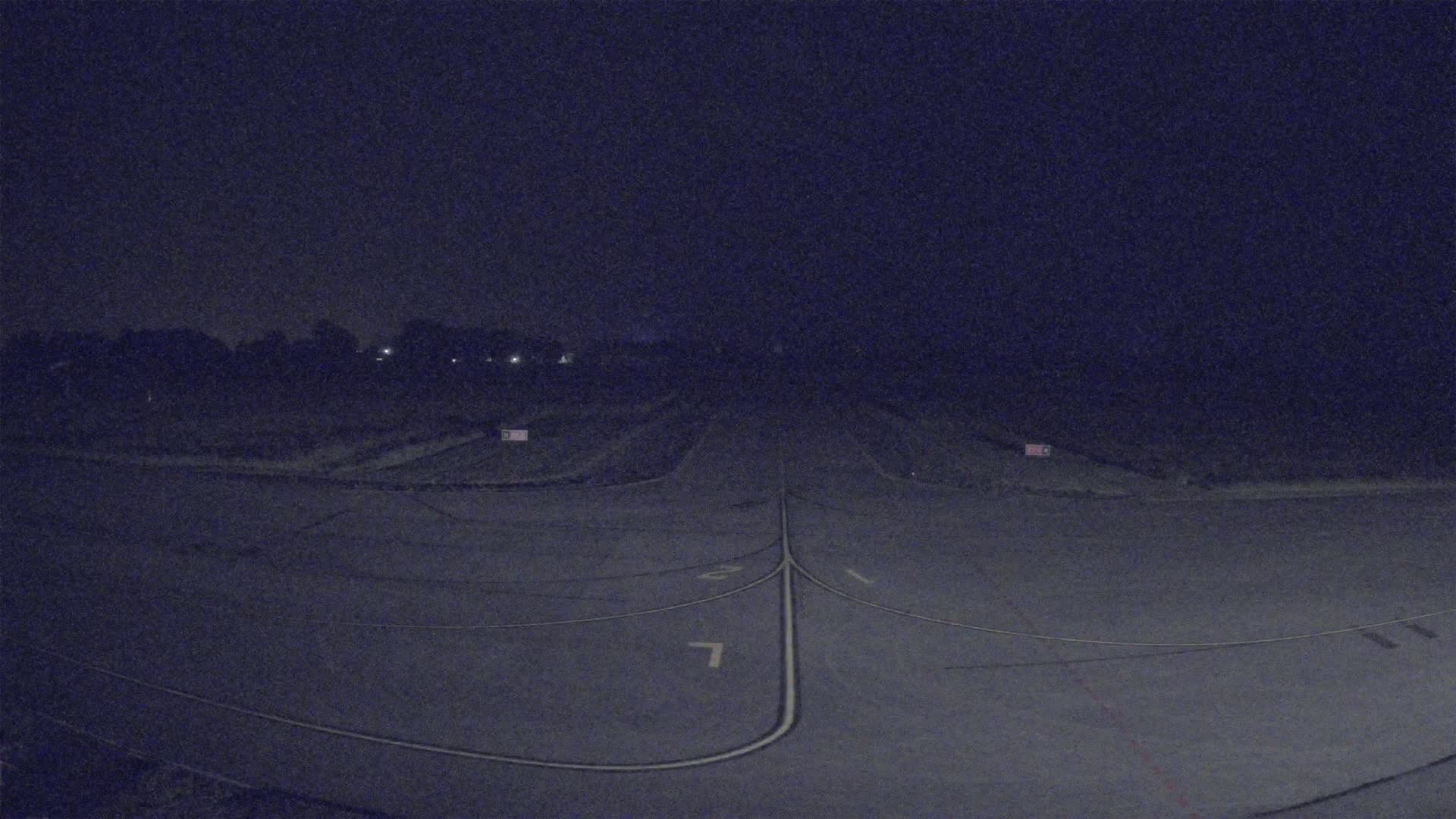 Lannion Cote de Granit  Airport Live Cam  LAI  - Lannion, Cotes-d'Armor, Bretagne, France