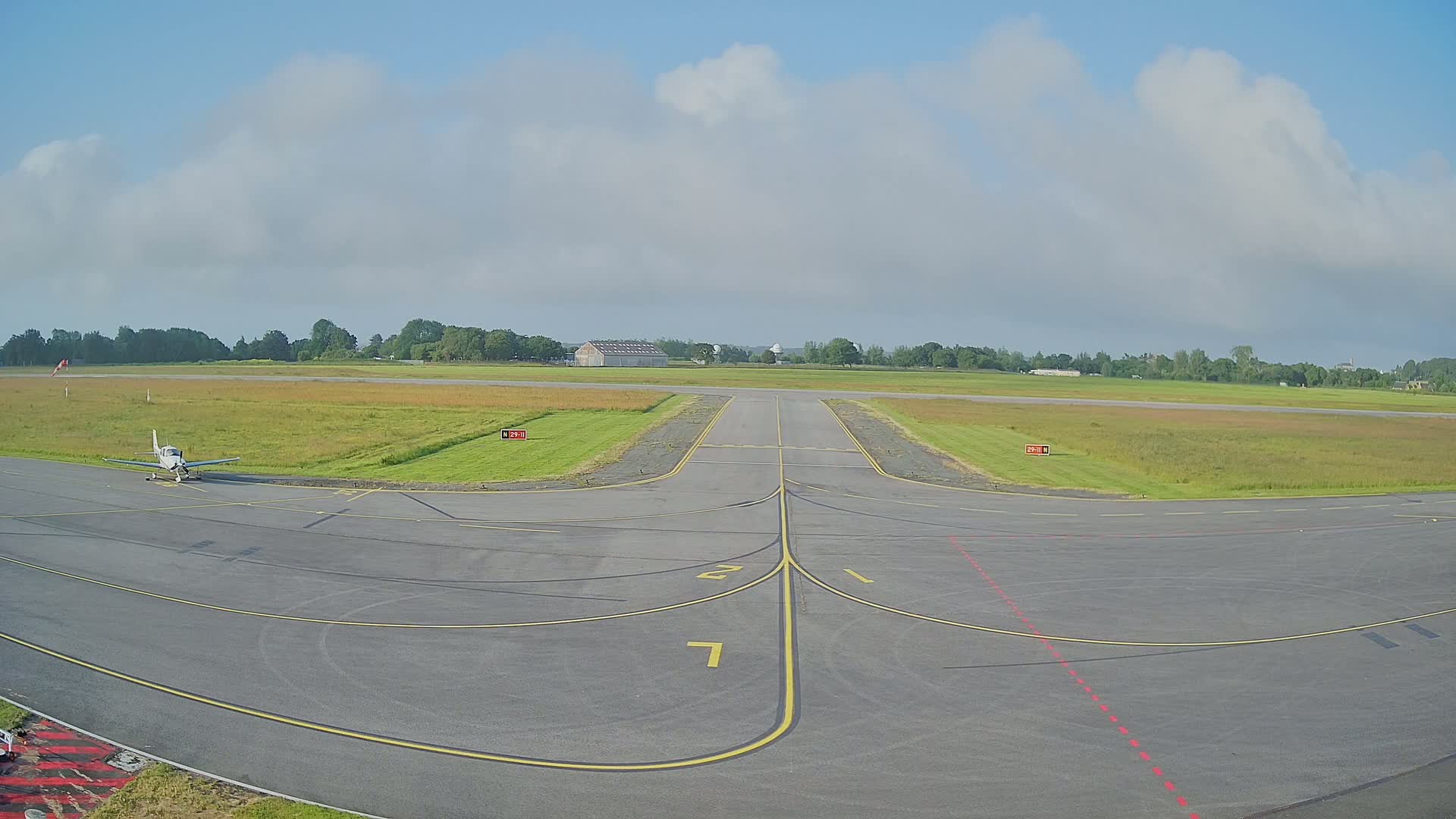 Lannion Cote de Granit  Airport Live Cam  LAI  - Lannion, Cotes-d'Armor, Bretagne, France