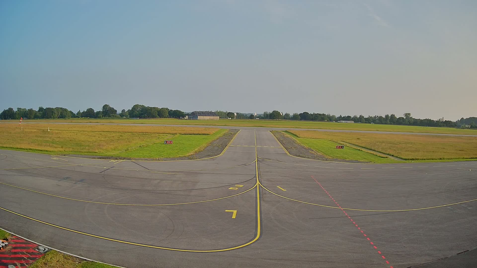 Lannion Cote de Granit  Airport Live Cam  LAI  - Lannion, Cotes-d'Armor, Bretagne, France