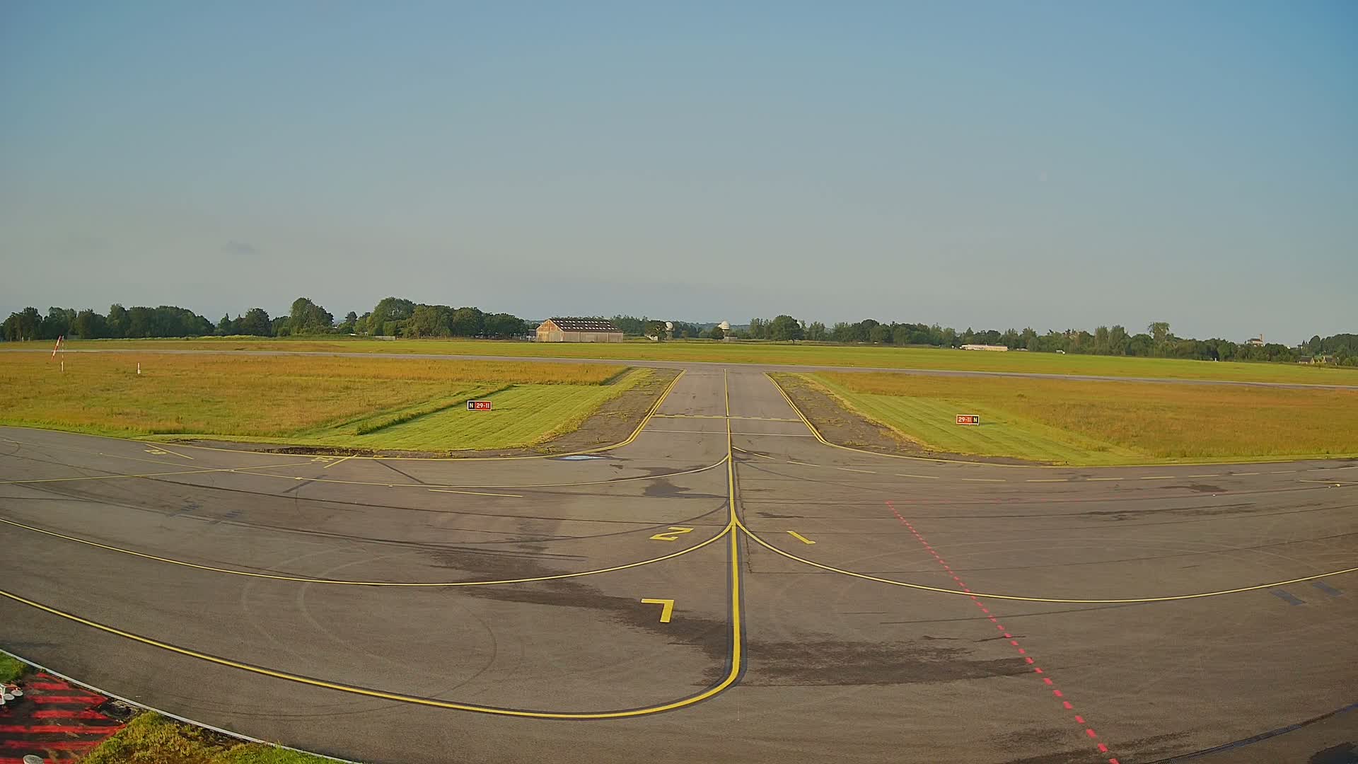 Lannion Cote de Granit  Airport Live Cam  LAI  - Lannion, Cotes-d'Armor, Bretagne, France