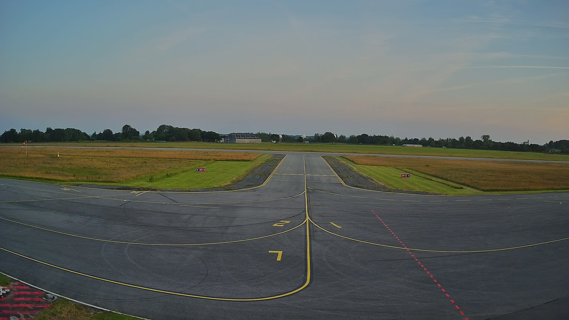 Lannion Cote de Granit  Airport Live Cam  LAI  - Lannion, Cotes-d'Armor, Bretagne, France