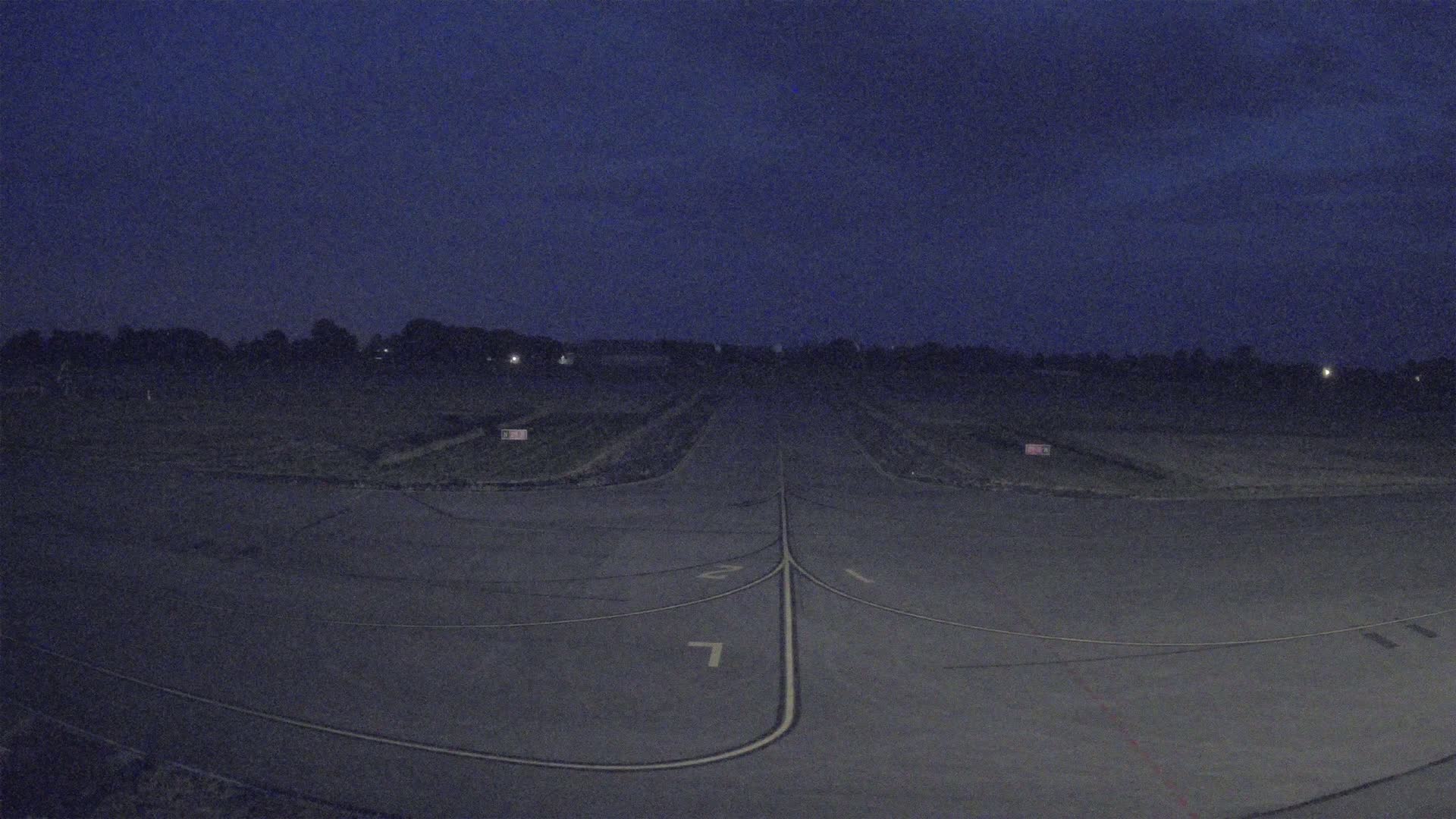 Lannion Cote de Granit  Airport Live Cam  LAI  - Lannion, Cotes-d'Armor, Bretagne, France