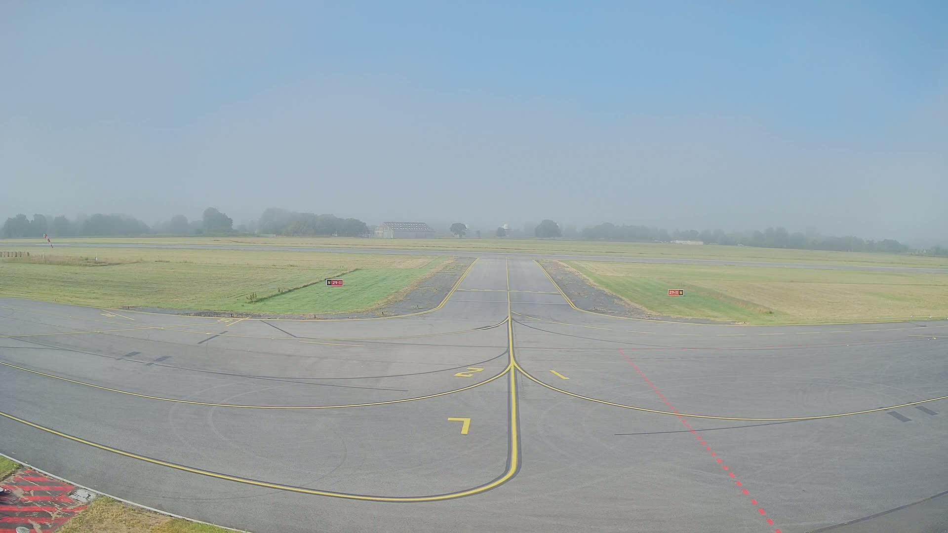 Lannion Cote de Granit  Airport Live Cam  LAI  - Lannion, Cotes-d'Armor, Bretagne, France