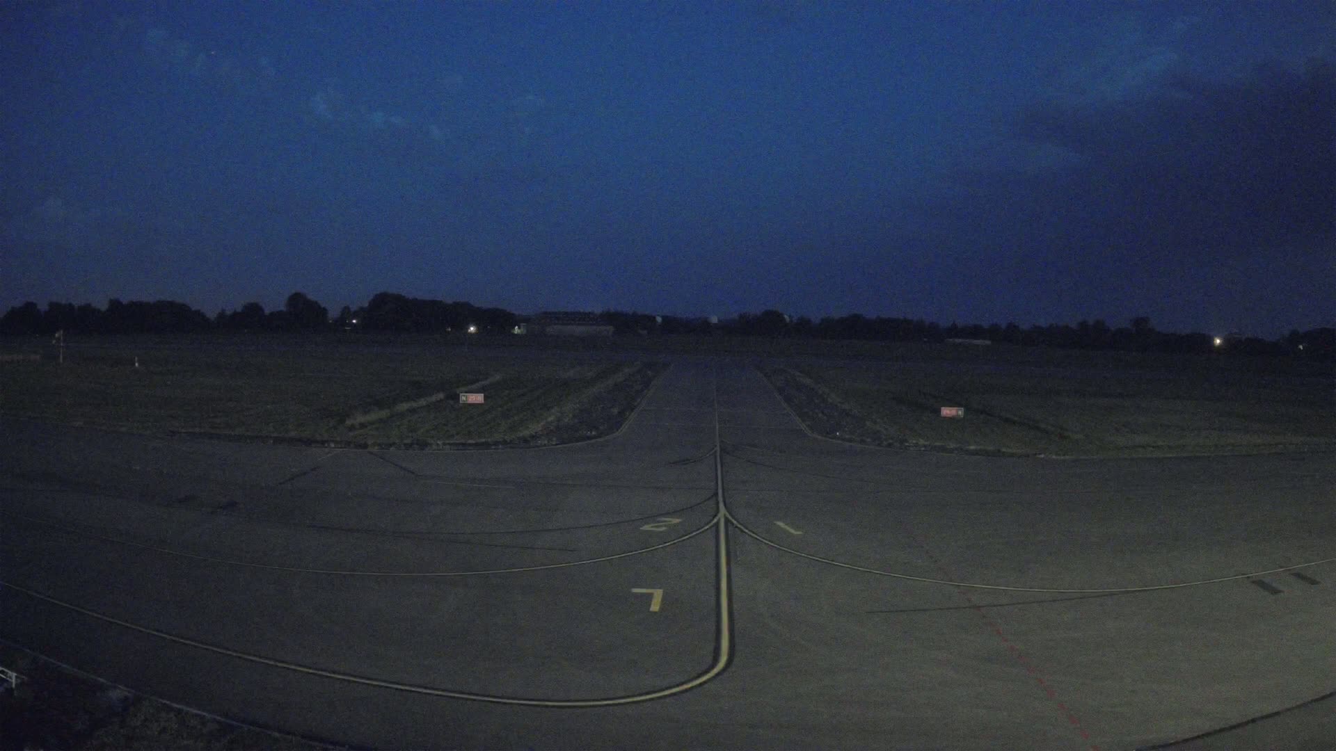 Lannion Cote de Granit  Airport Live Cam  LAI  - Lannion, Cotes-d'Armor, Bretagne, France