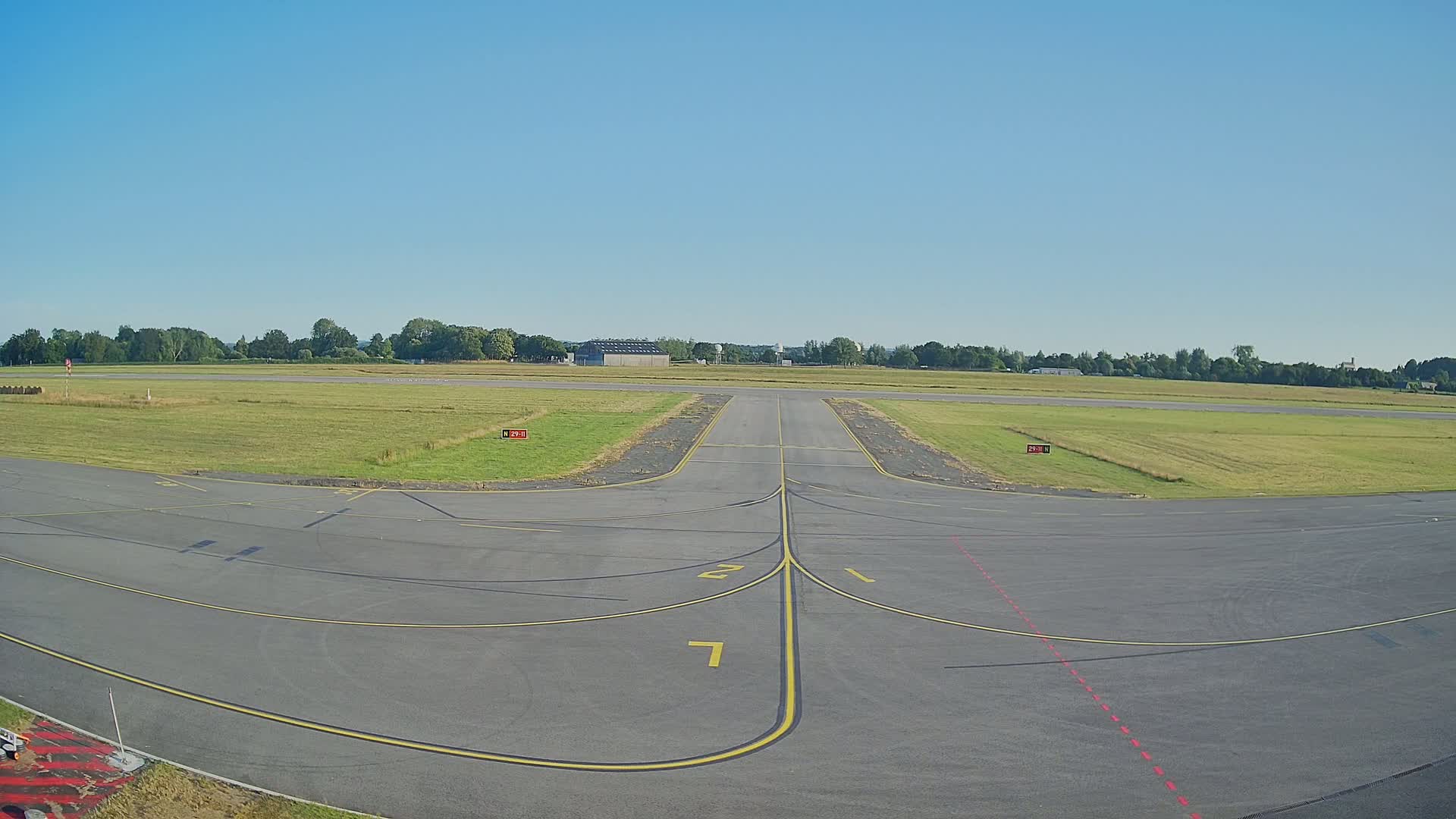 Lannion Cote de Granit  Airport Live Cam  LAI  - Lannion, Cotes-d'Armor, Bretagne, France