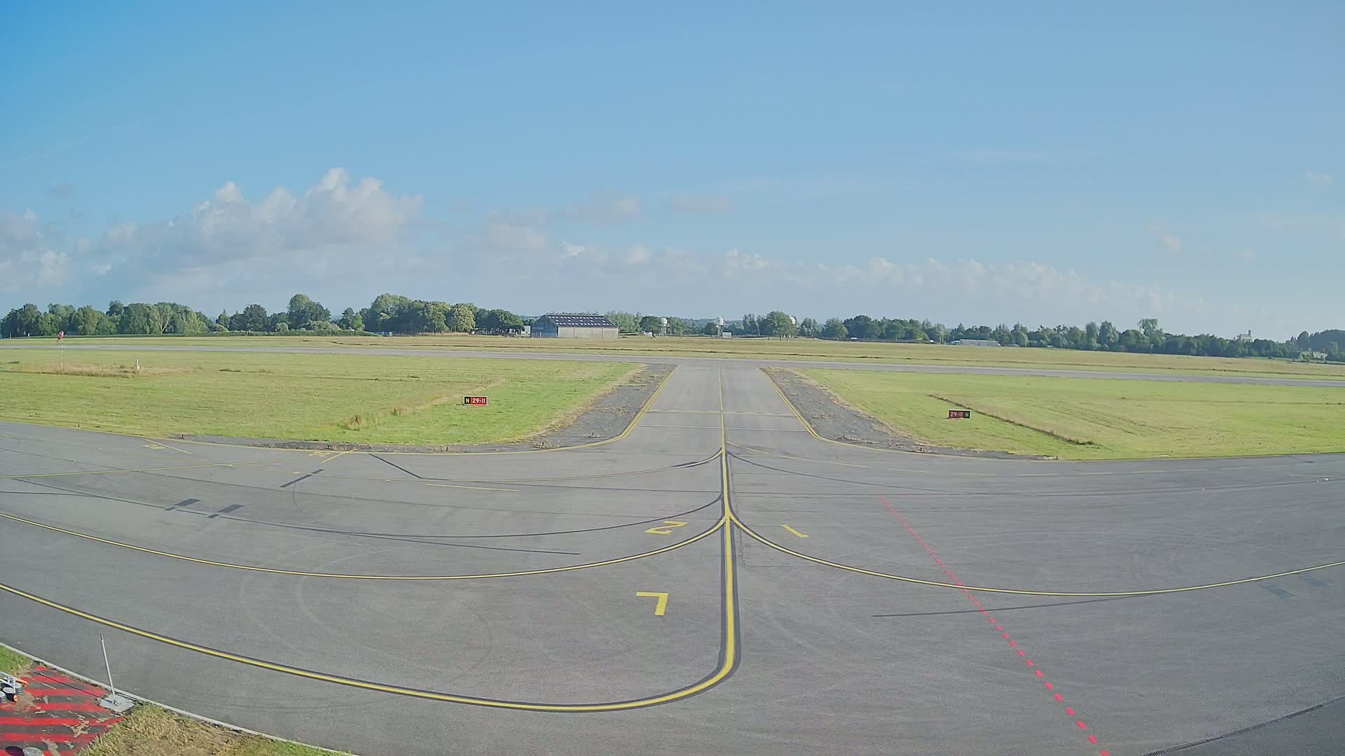 Lannion Cote de Granit  Airport Live Cam  LAI  - Lannion, Cotes-d'Armor, Bretagne, France