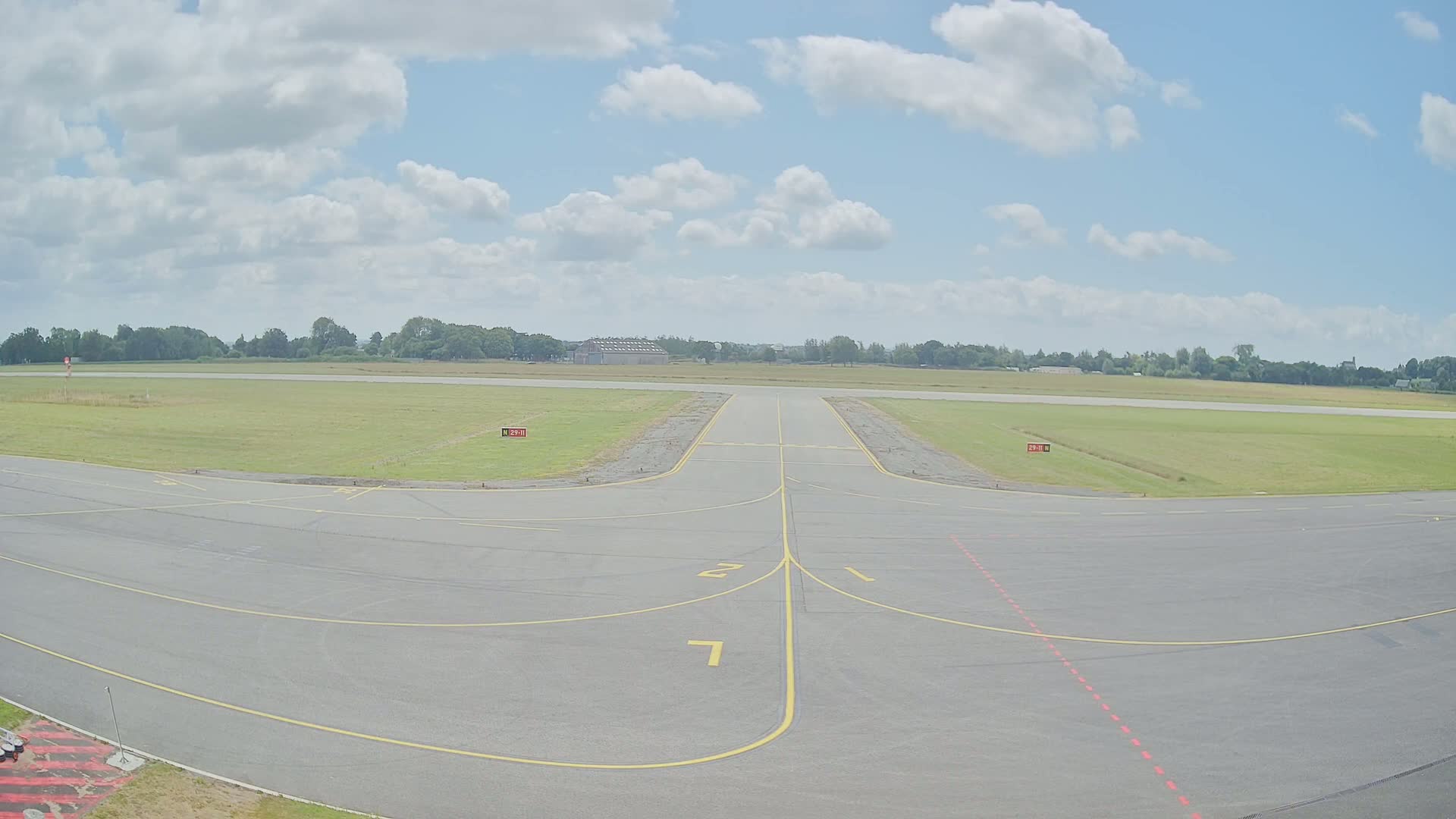 Lannion Cote de Granit  Airport Live Cam  LAI  - Lannion, Cotes-d'Armor, Bretagne, France