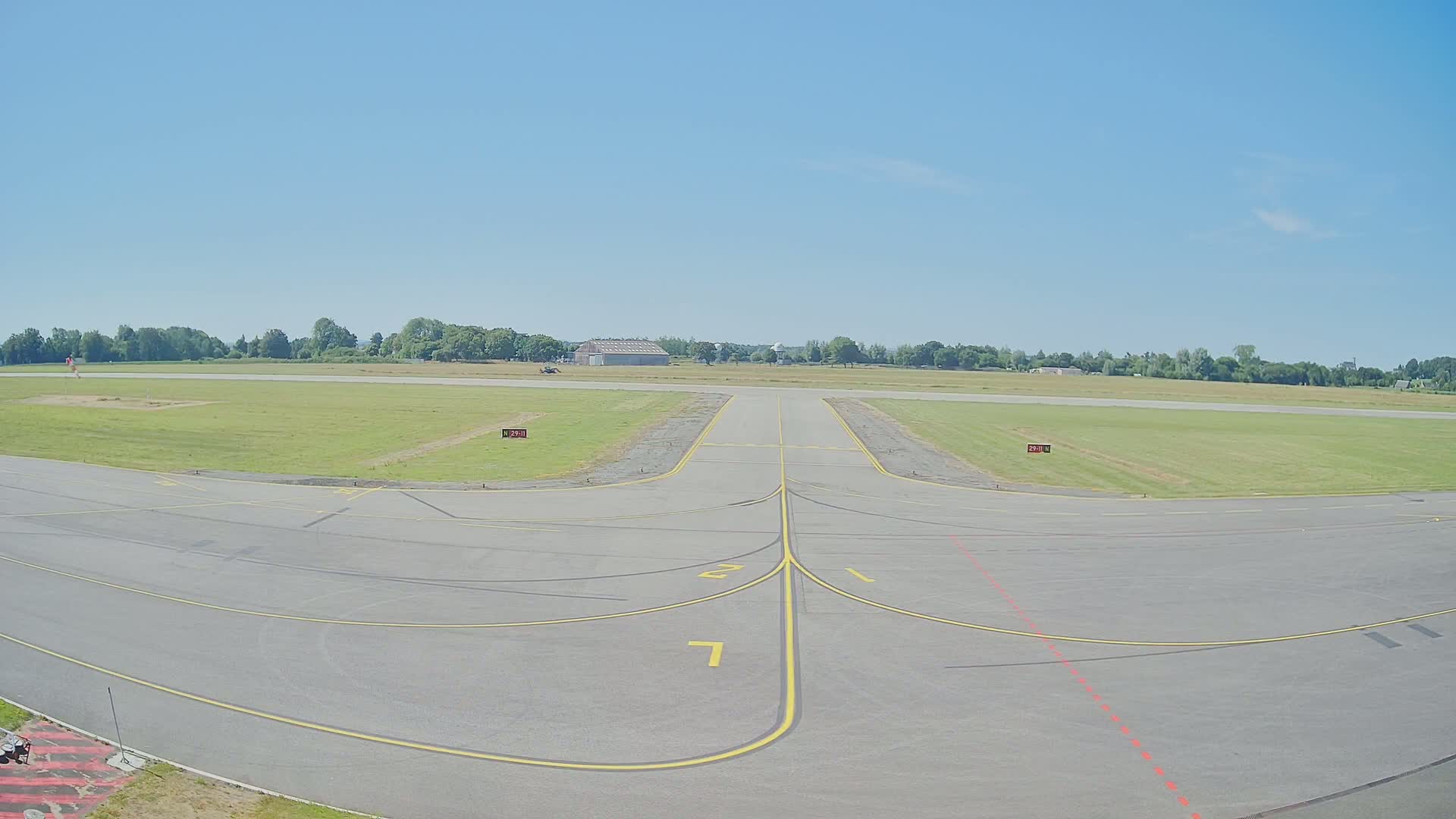 Lannion Cote de Granit  Airport Live Cam  LAI  - Lannion, Cotes-d'Armor, Bretagne, France