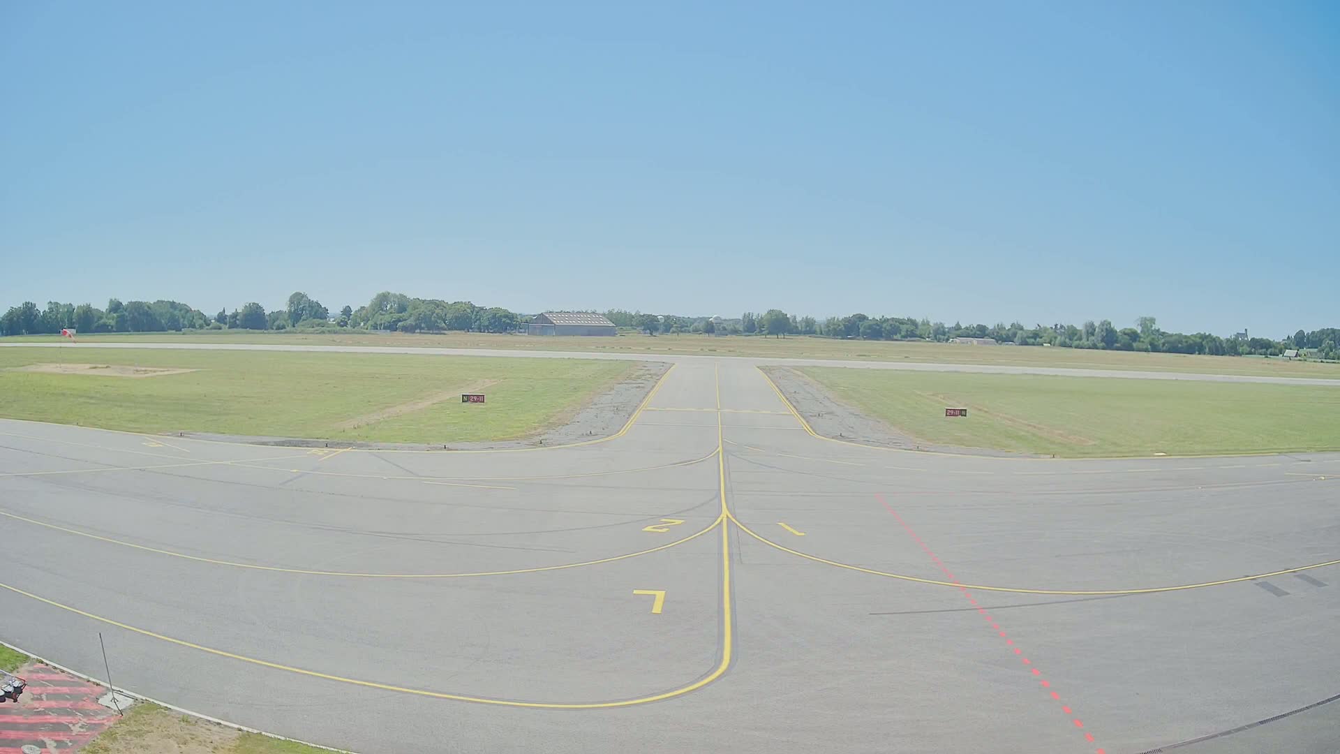 Lannion Cote de Granit  Airport Live Cam  LAI  - Lannion, Cotes-d'Armor, Bretagne, France