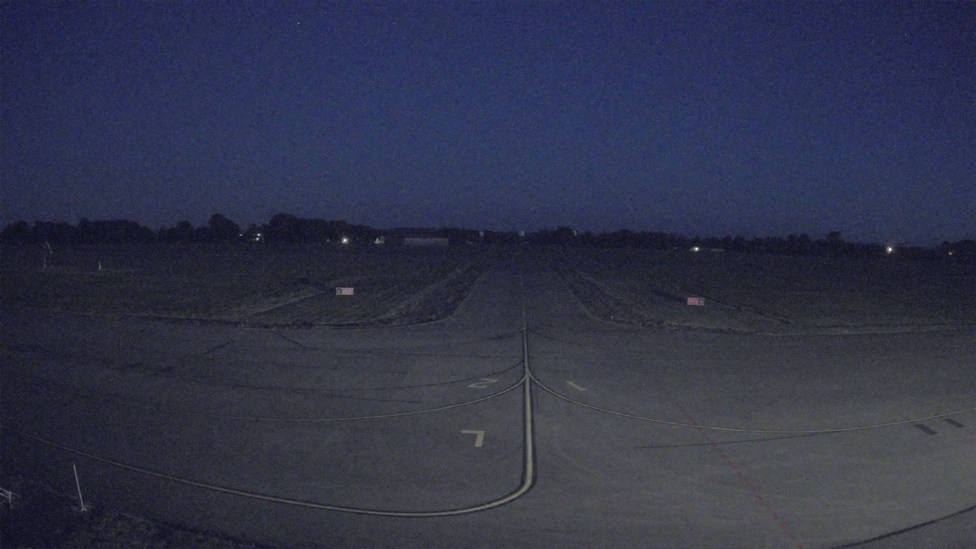 Lannion Cote de Granit  Airport Live Cam  LAI  - Lannion, Cotes-d'Armor, Bretagne, France