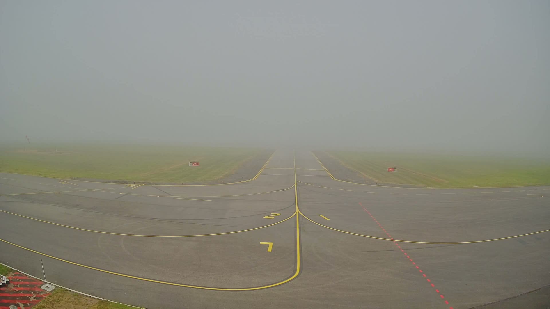 Lannion Cote de Granit  Airport Live Cam  LAI  - Lannion, Cotes-d'Armor, Bretagne, France