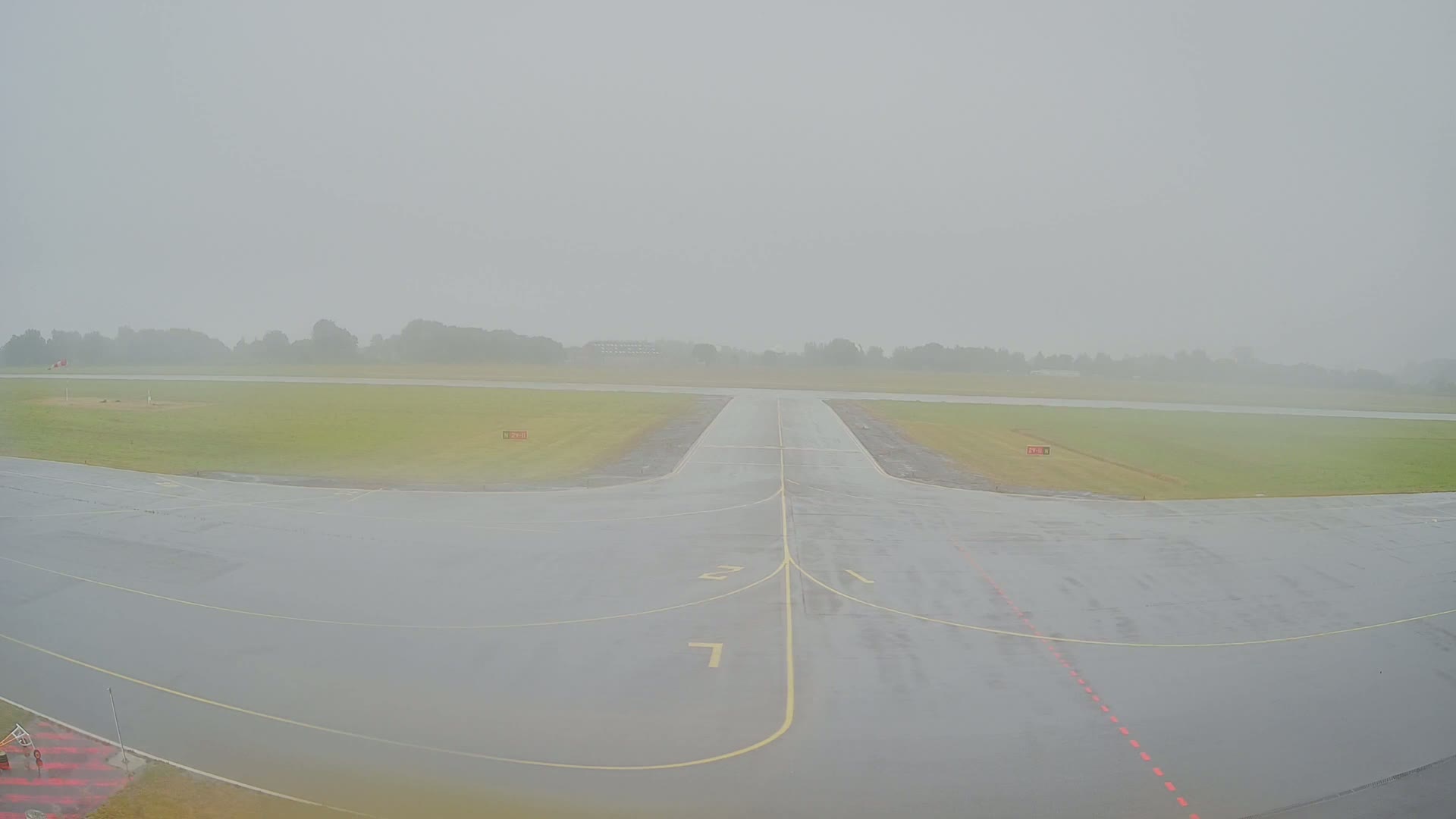 Lannion Cote de Granit  Airport Live Cam  LAI  - Lannion, Cotes-d'Armor, Bretagne, France