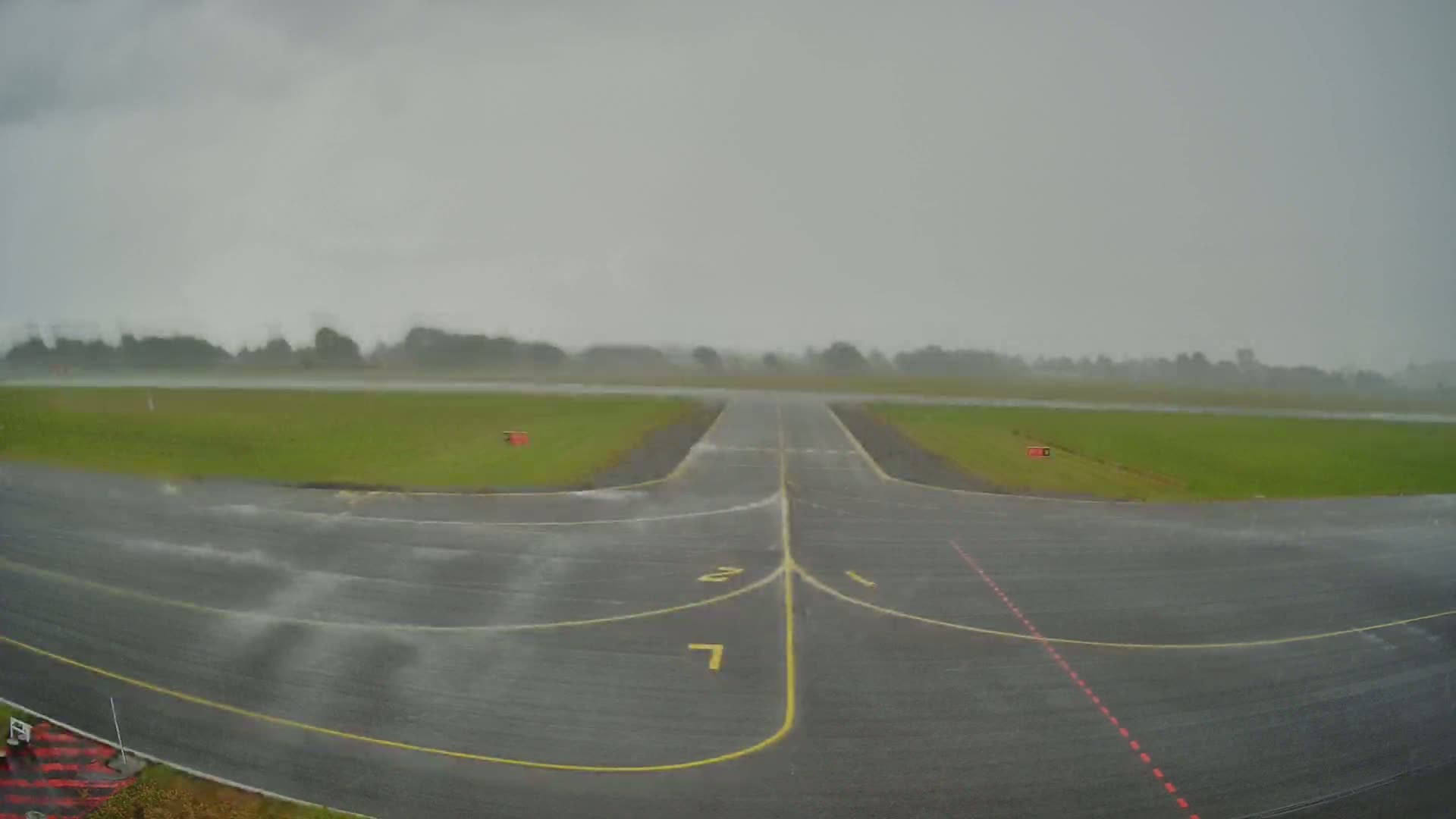 Lannion Cote de Granit  Airport Live Cam  LAI  - Lannion, Cotes-d'Armor, Bretagne, France