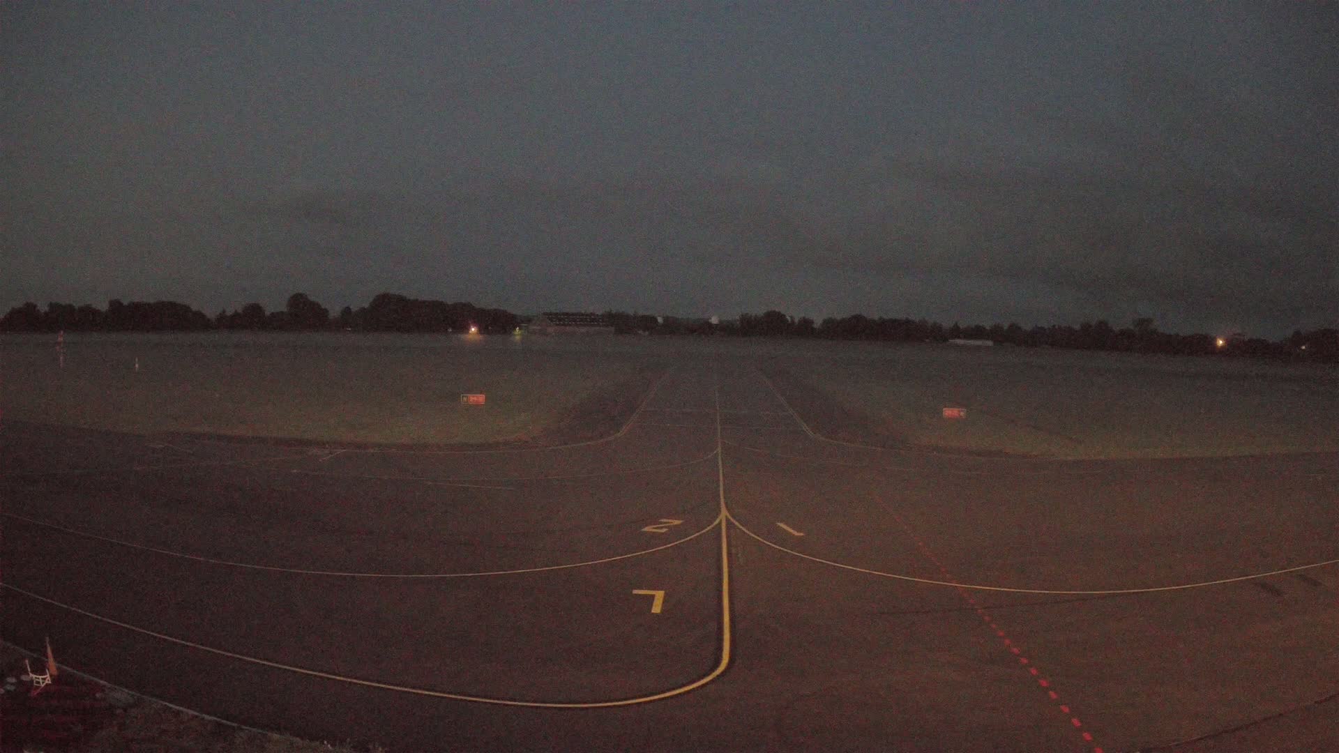 Lannion Cote de Granit  Airport Live Cam  LAI  - Lannion, Cotes-d'Armor, Bretagne, France