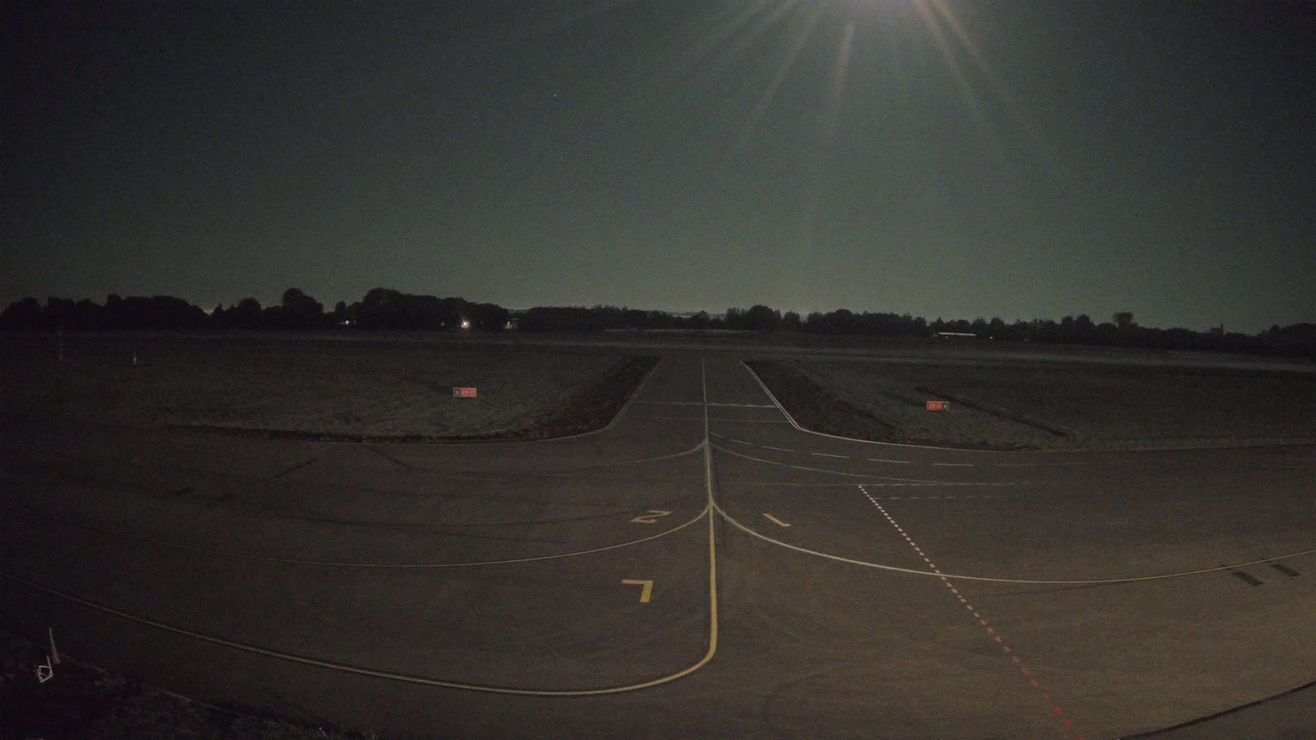 Lannion Cote de Granit  Airport Live Cam  LAI  - Lannion, Cotes-d'Armor, Bretagne, France