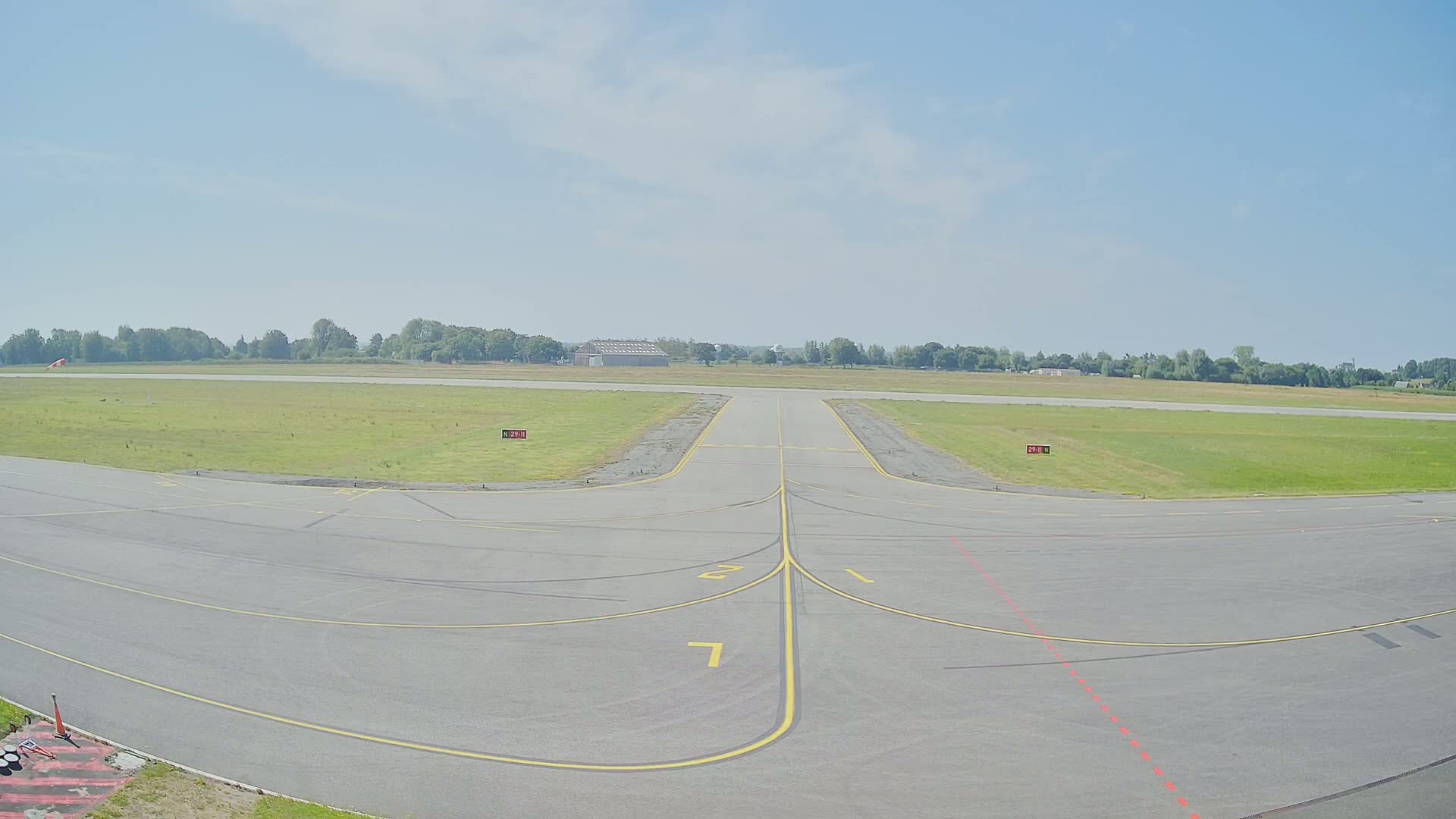 Lannion Cote de Granit  Airport Live Cam  LAI  - Lannion, Cotes-d'Armor, Bretagne, France