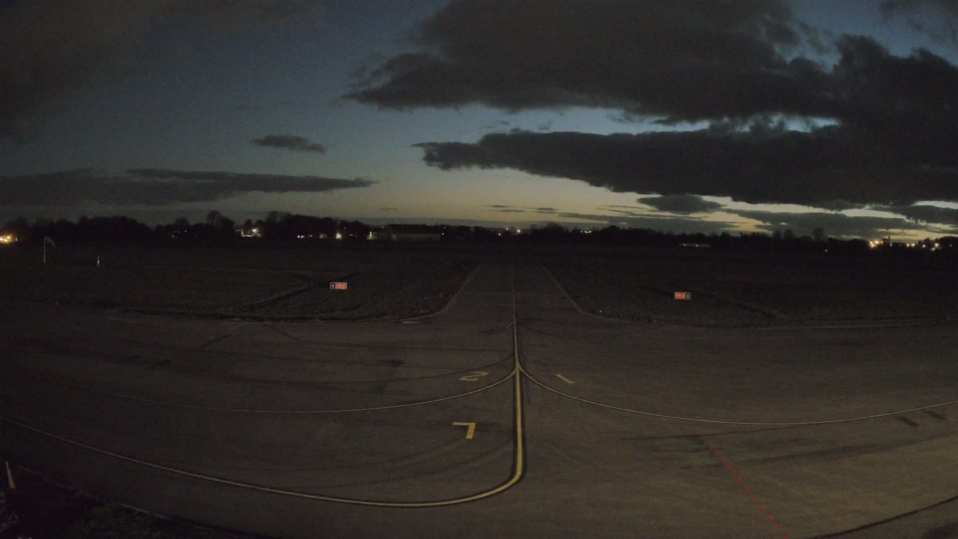 Lannion Cote de Granit  Airport Live Cam  LAI  - Lannion, Cotes-d'Armor, Bretagne, France