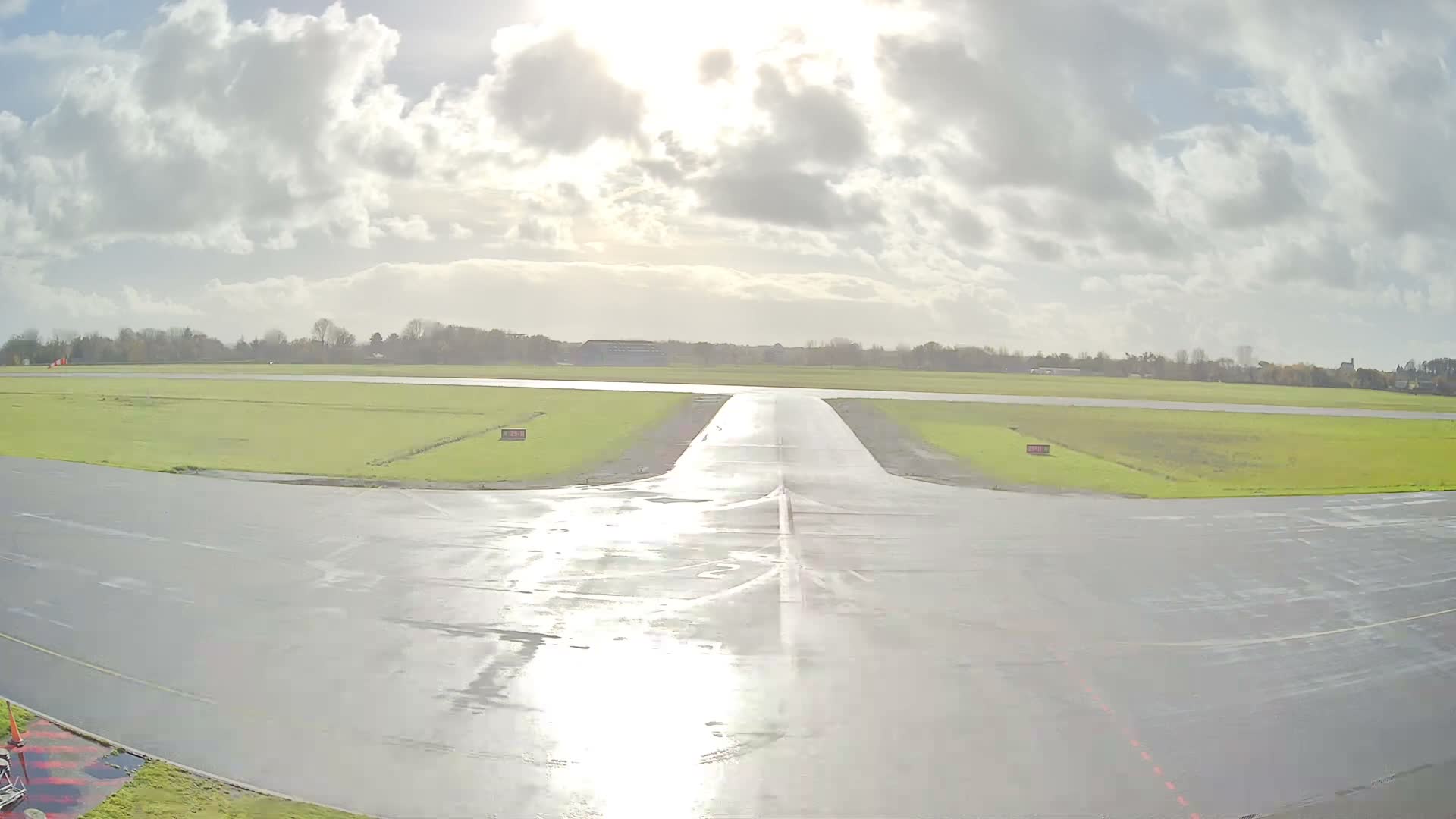 Lannion Cote de Granit  Airport Live Cam  LAI  - Lannion, Cotes-d'Armor, Bretagne, France