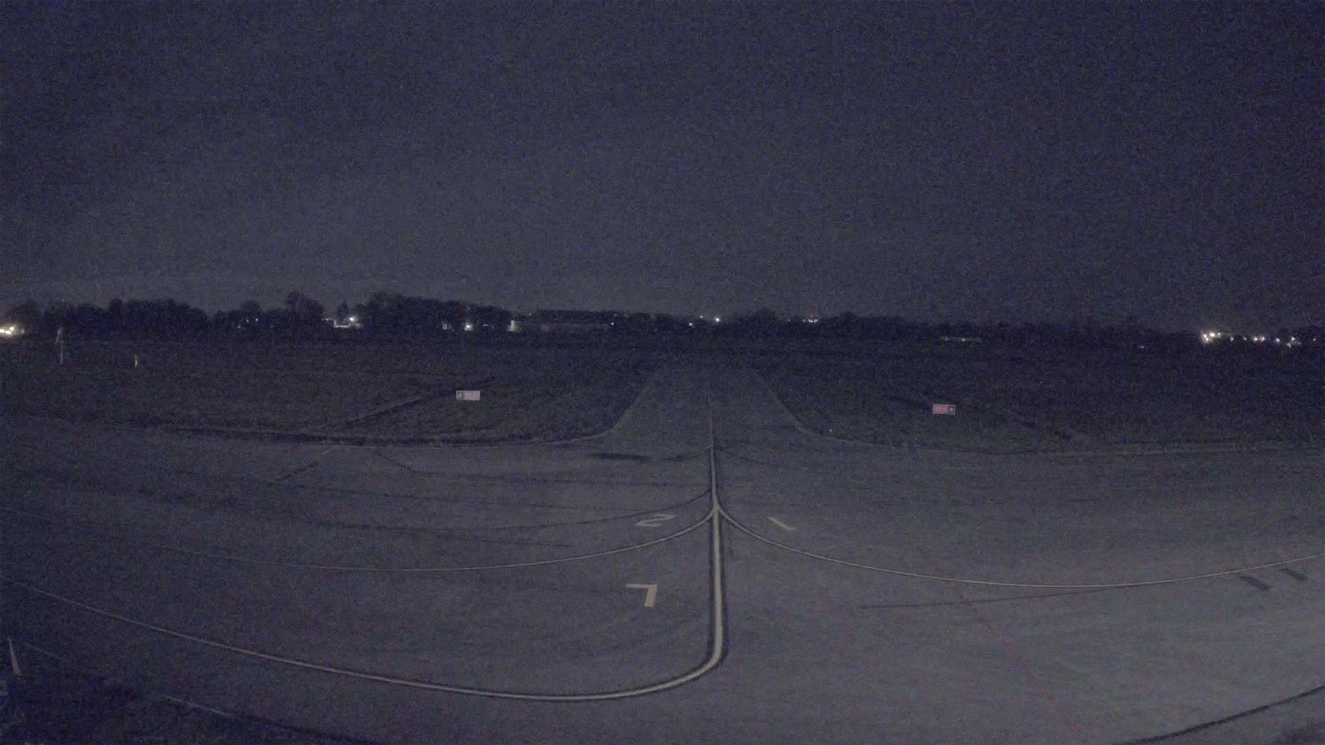 Lannion Cote de Granit  Airport Live Cam  LAI  - Lannion, Cotes-d'Armor, Bretagne, France