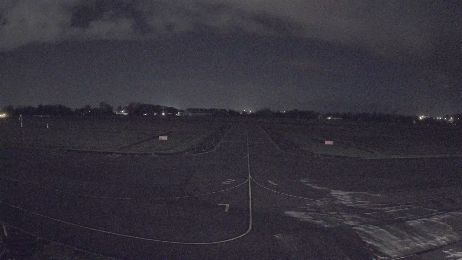 Lannion Cote de Granit  Airport Live Cam  LAI  - Lannion, Cotes-d'Armor, Bretagne, France