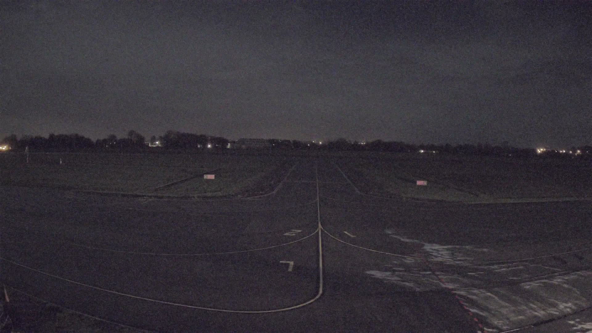 Lannion Cote de Granit  Airport Live Cam  LAI  - Lannion, Cotes-d'Armor, Bretagne, France