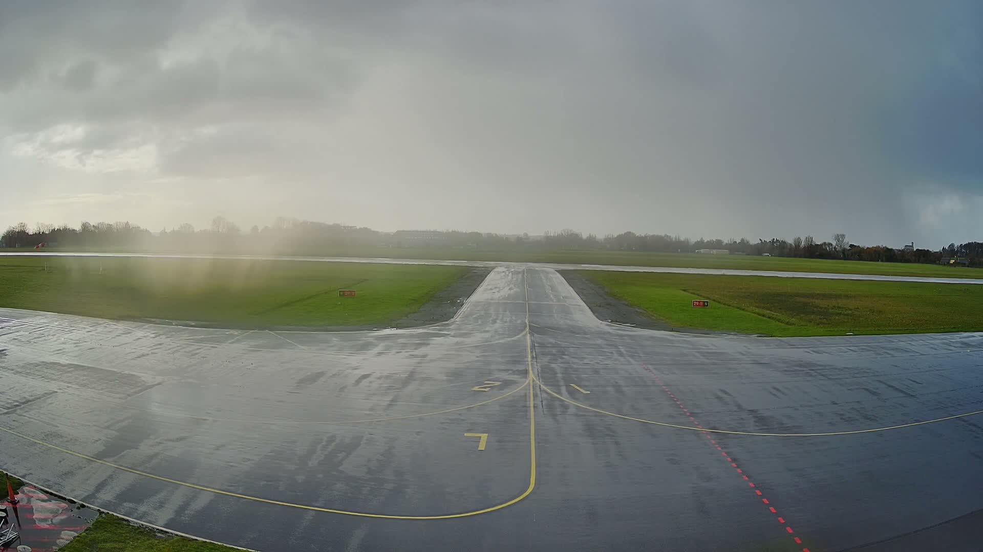 Lannion Cote de Granit  Airport Live Cam  LAI  - Lannion, Cotes-d'Armor, Bretagne, France