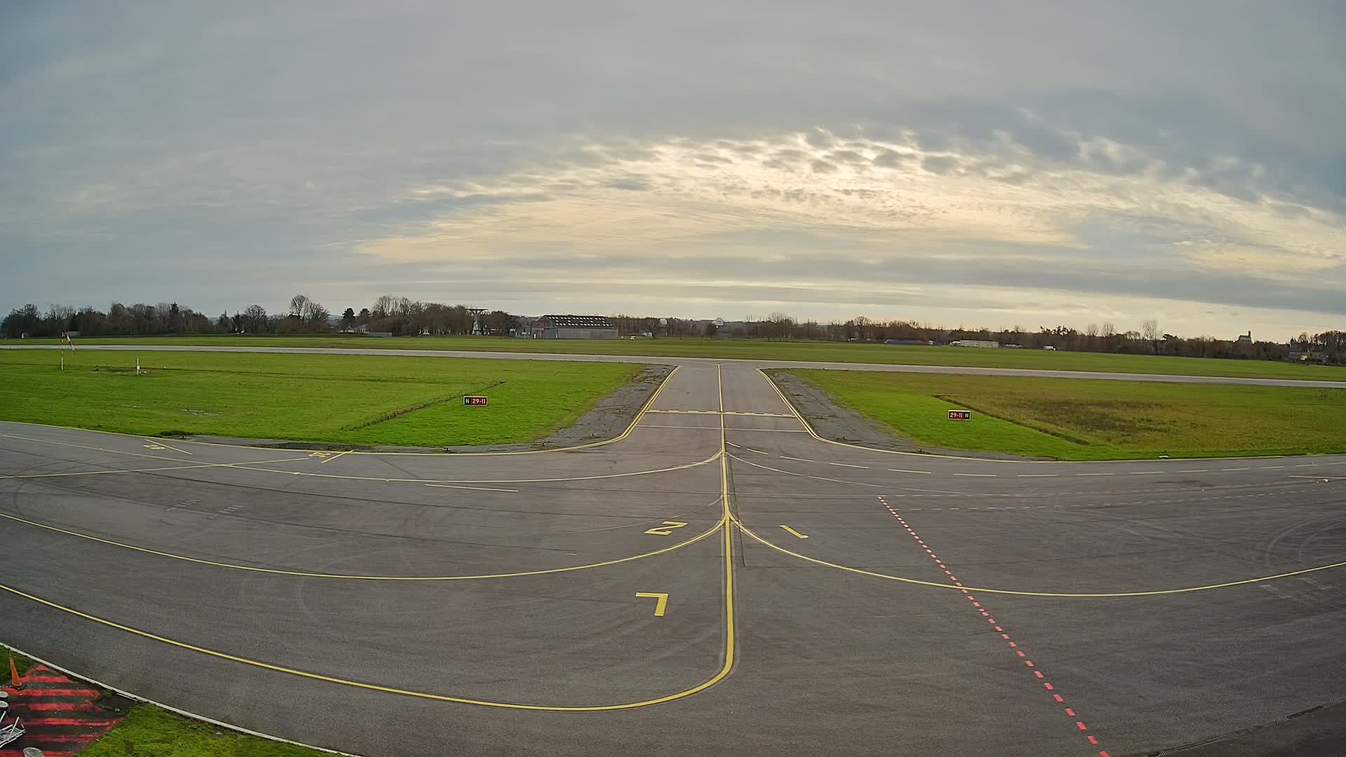 Lannion Cote de Granit  Airport Live Cam  LAI  - Lannion, Cotes-d'Armor, Bretagne, France