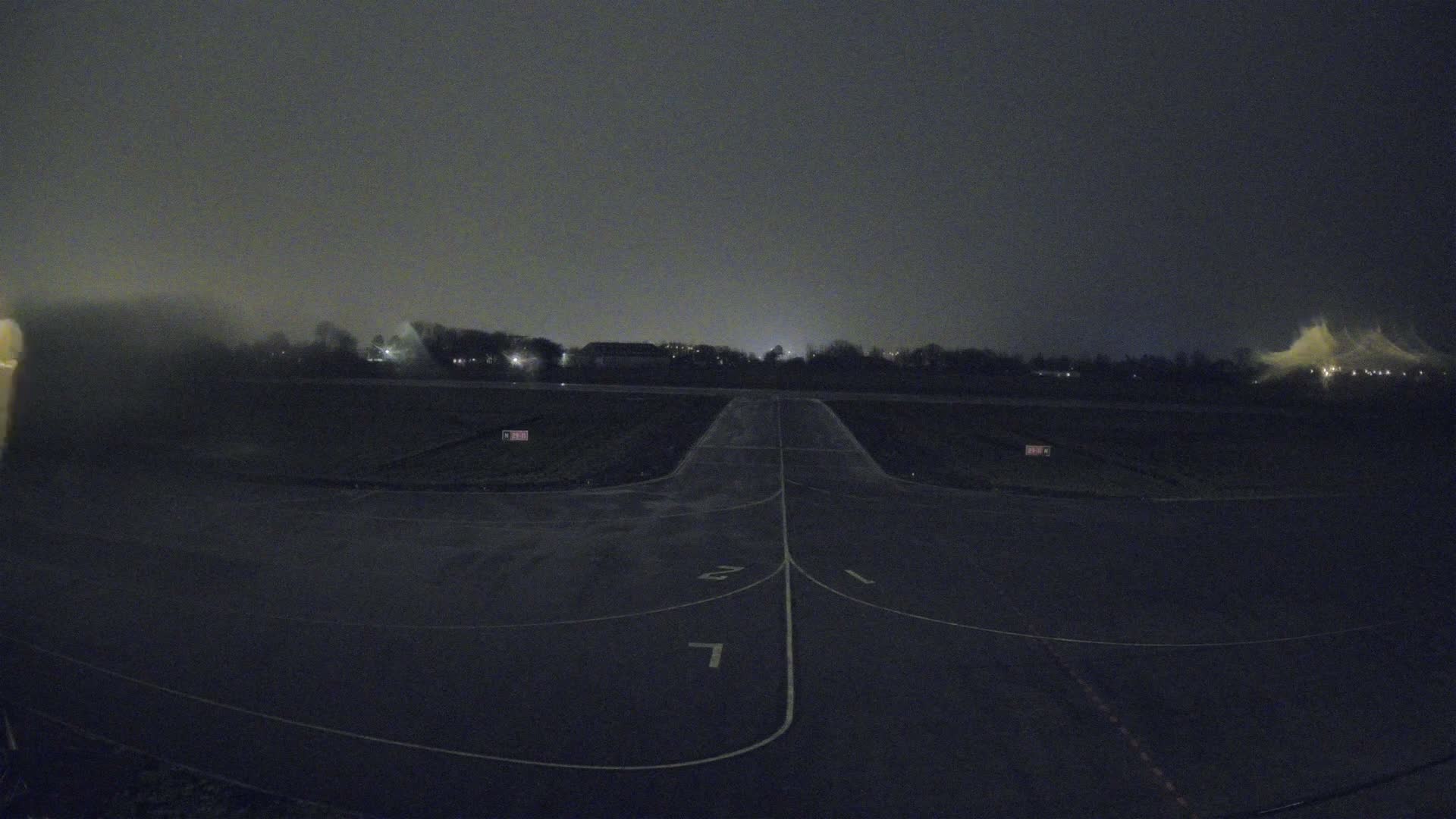 Lannion Cote de Granit  Airport Live Cam  LAI  - Lannion, Cotes-d'Armor, Bretagne, France