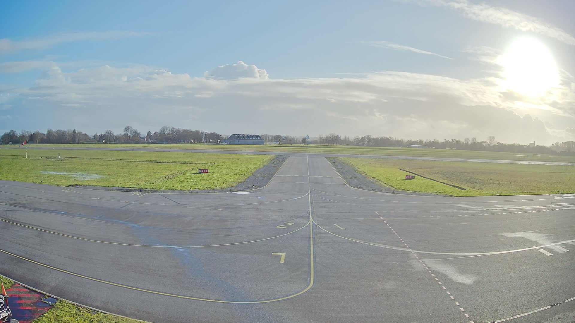 Lannion Cote de Granit  Airport Live Cam  LAI  - Lannion, Cotes-d'Armor, Bretagne, France