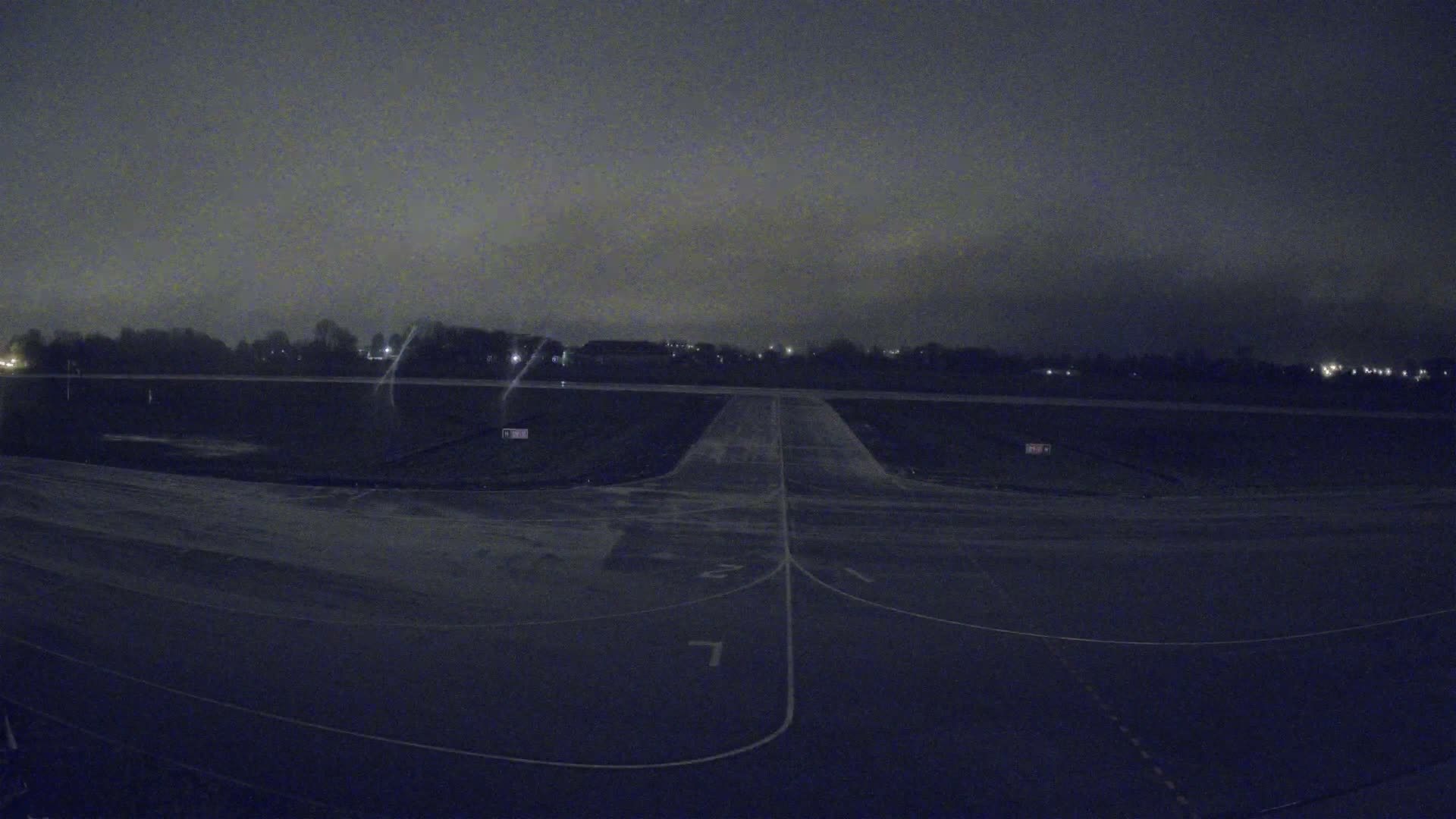 Lannion Cote de Granit  Airport Live Cam  LAI  - Lannion, Cotes-d'Armor, Bretagne, France