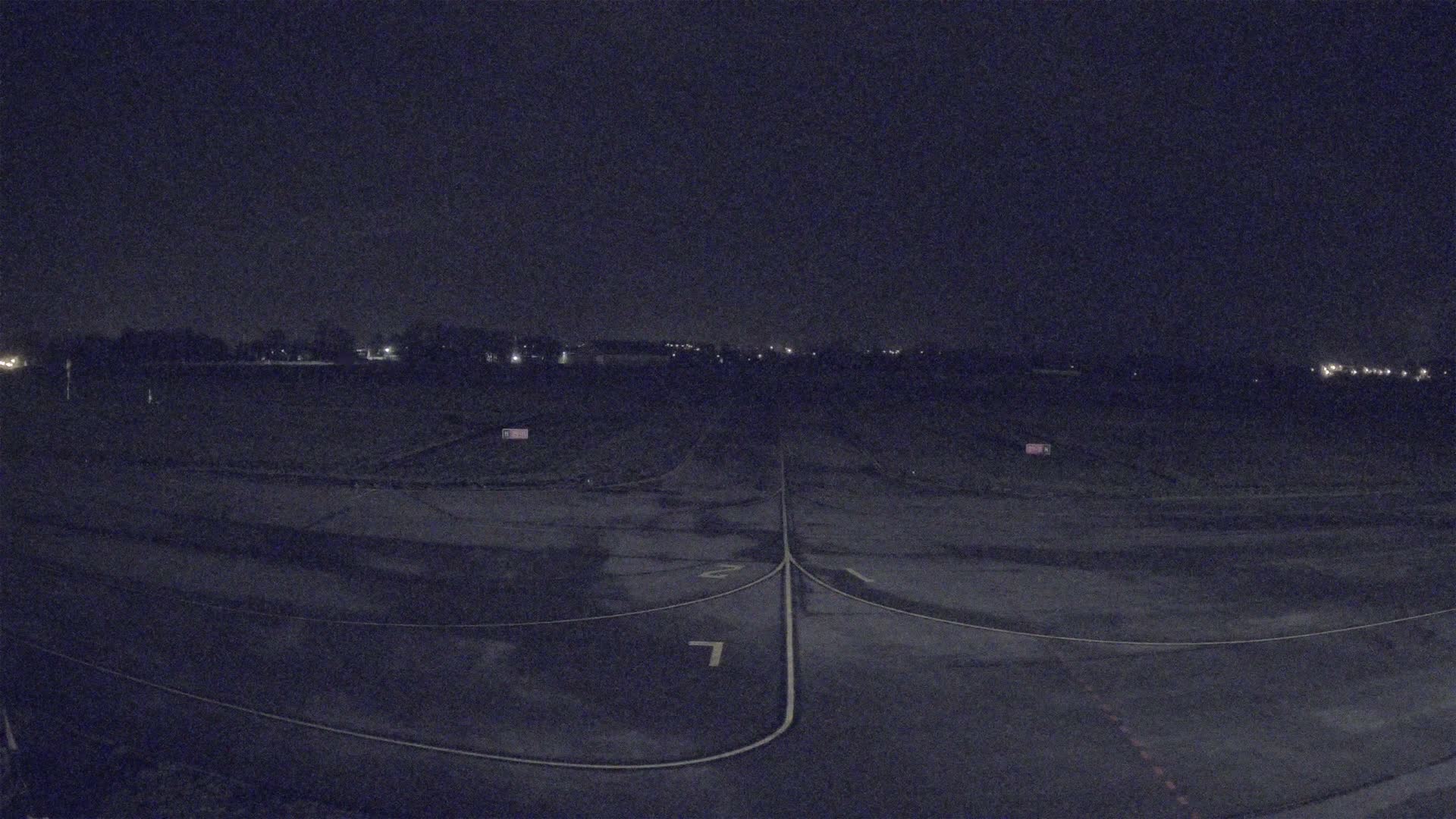 Lannion Cote de Granit  Airport Live Cam  LAI  - Lannion, Cotes-d'Armor, Bretagne, France