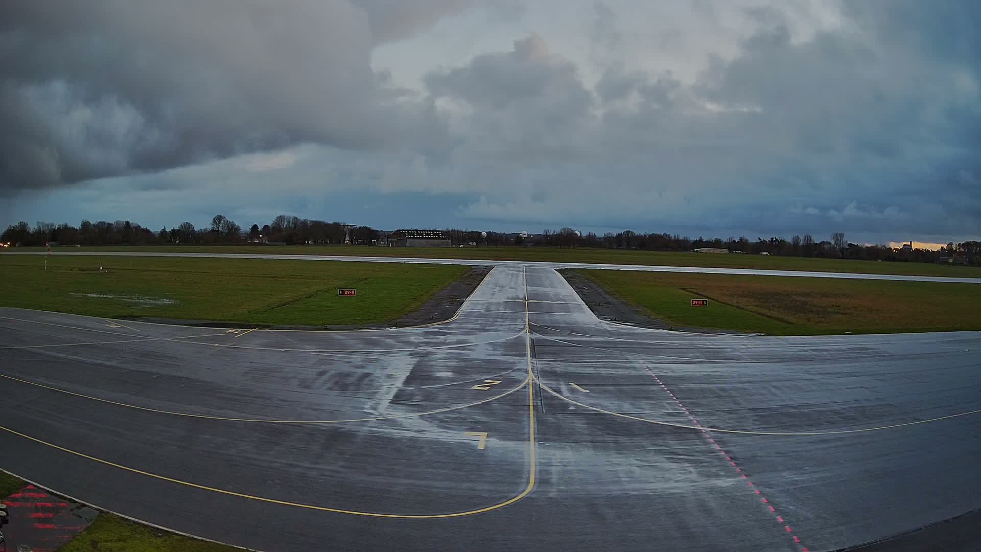 Lannion Cote de Granit  Airport Live Cam  LAI  - Lannion, Cotes-d'Armor, Bretagne, France