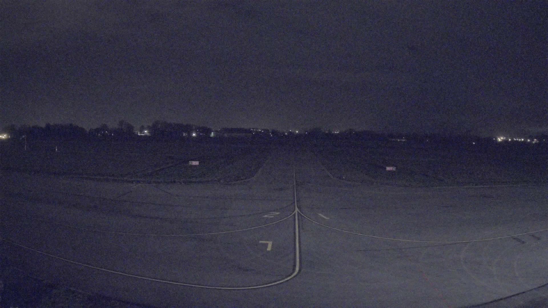 Lannion Cote de Granit  Airport Live Cam  LAI  - Lannion, Cotes-d'Armor, Bretagne, France