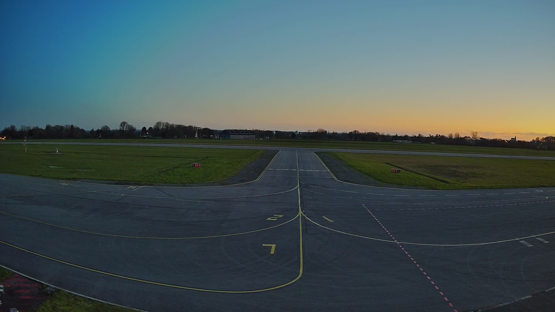 Lannion Cote de Granit  Airport Live Cam  LAI  - Lannion, Cotes-d'Armor, Bretagne, France