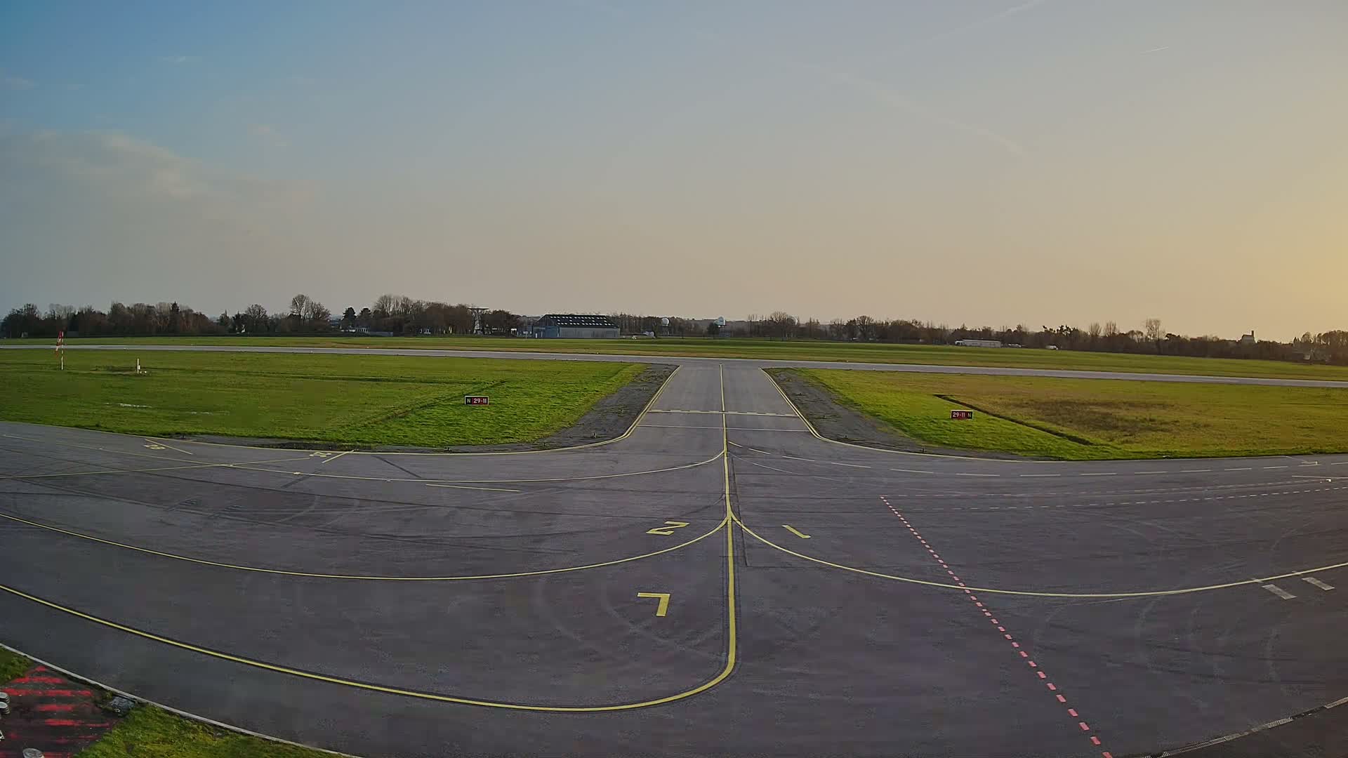 Lannion Cote de Granit  Airport Live Cam  LAI  - Lannion, Cotes-d'Armor, Bretagne, France