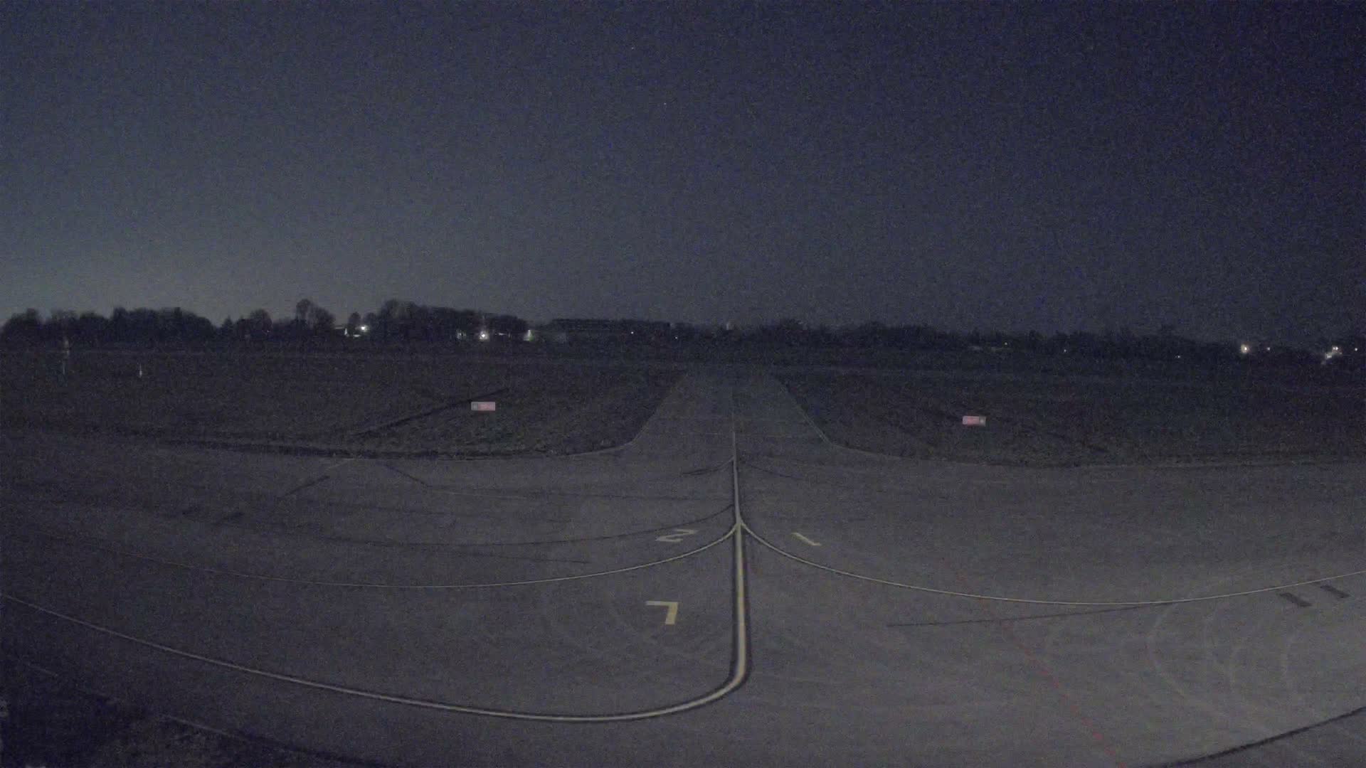 Lannion Cote de Granit  Airport Live Cam  LAI  - Lannion, Cotes-d'Armor, Bretagne, France